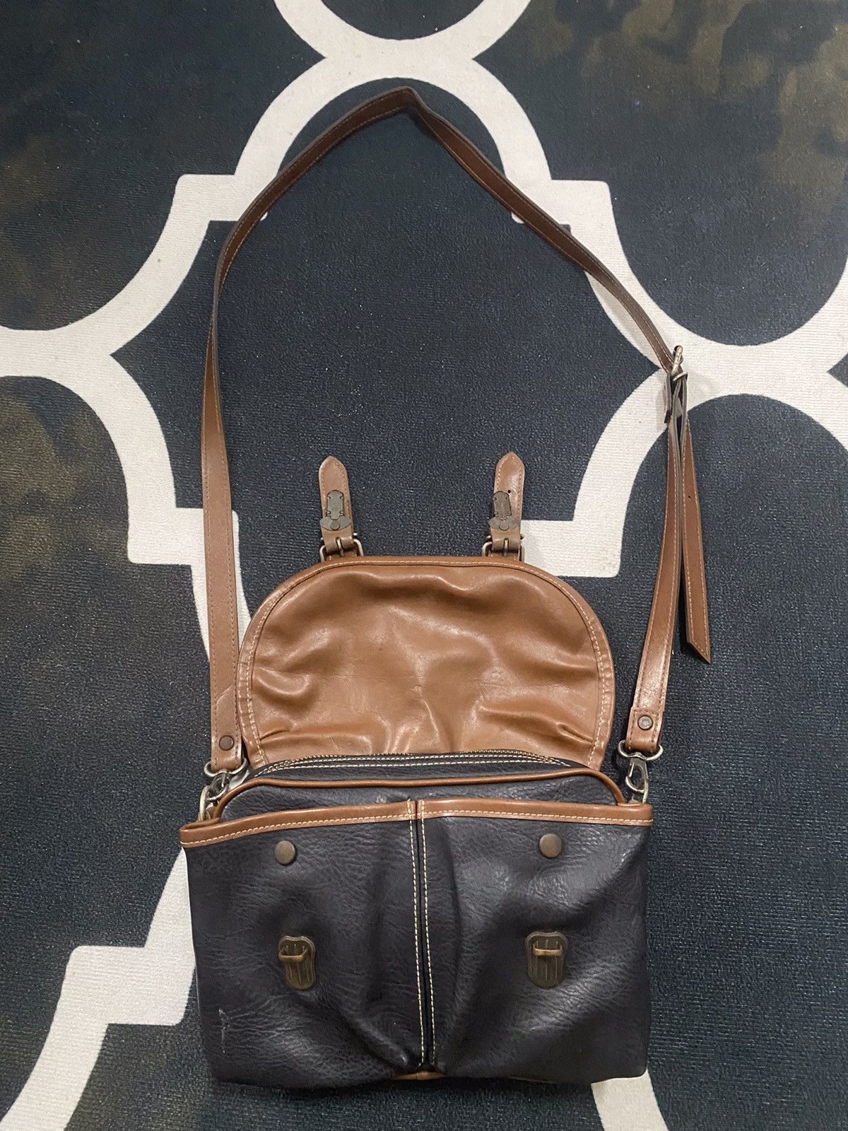 Issey Miyake × Japanese Brand NAF-NAF SLING BAGS LEATHER Size ONE SIZE - 9 Thumbnail