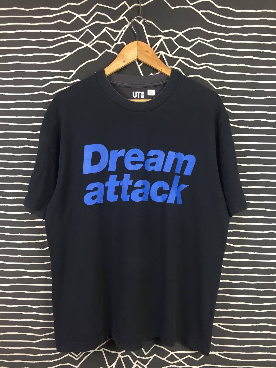 Band Tees Peter Saville And New Order Dream Attack Uniqlo Tee Size US L / EU 52-54 / 3 - 2 Thumbnail