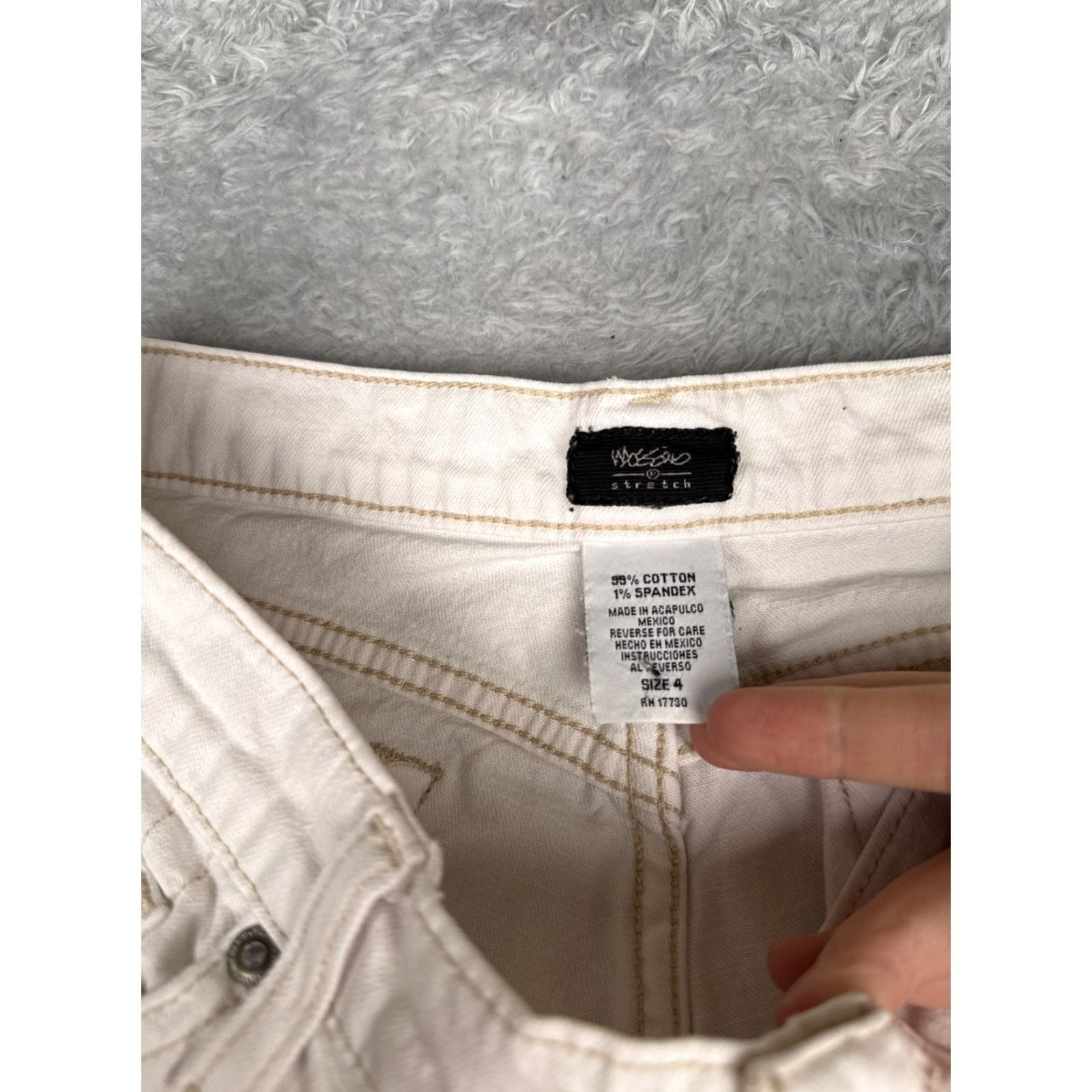 Mossimo Mossimo Jeans Womens 4 White Mid Rise Straight Embroidered Denim 28x31 Regular Stretch 5-Pocket Cotton Blend Spandex 90s Vintage: No Size 27" / US 4 / IT 40 - 6 Thumbnail