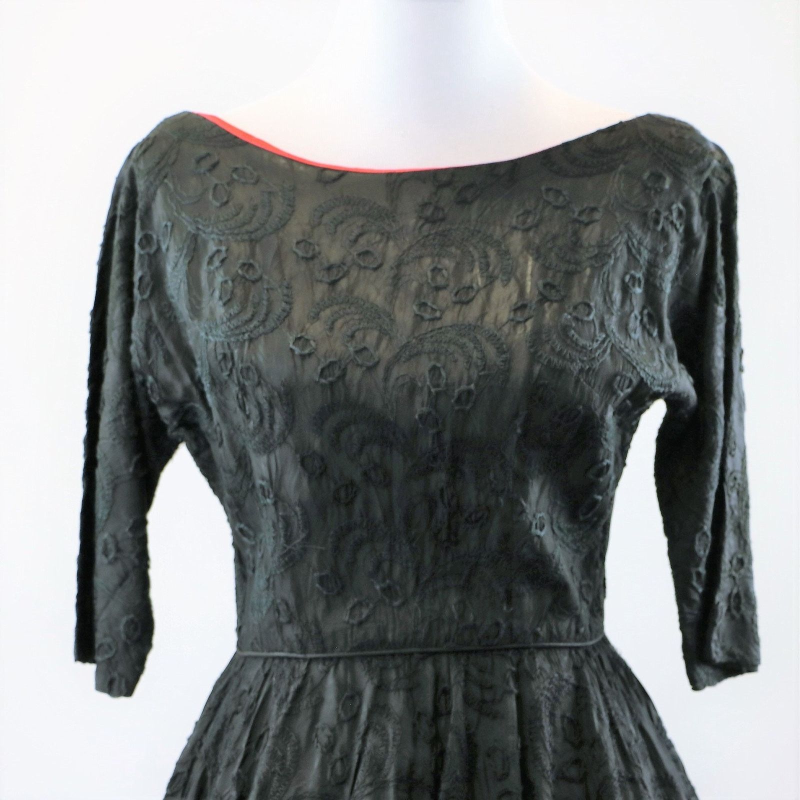 Vintage Vintage 1950s Textured Black Dress with Full Skirt Small Size S / US 4 / IT 40 - 5 Thumbnail