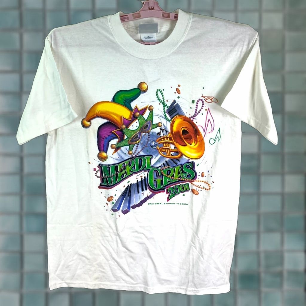 Vintage VINTAGE Universal Studios Florida Mardi Gras 2001 T-Shirt Adult XL Cotton Graphic Print Jester Crew Neck Summer Holiday 2000s Men Size US XL / EU 56 / 4 - 1 Thumbnail