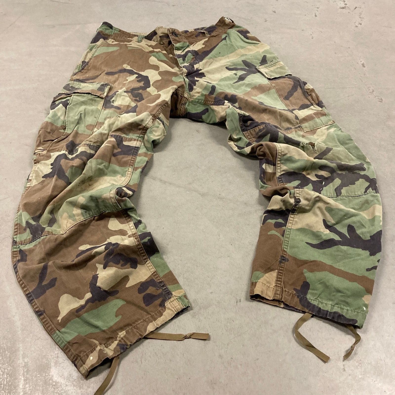 vintage y2k baggy military camo cargo pants 32x32