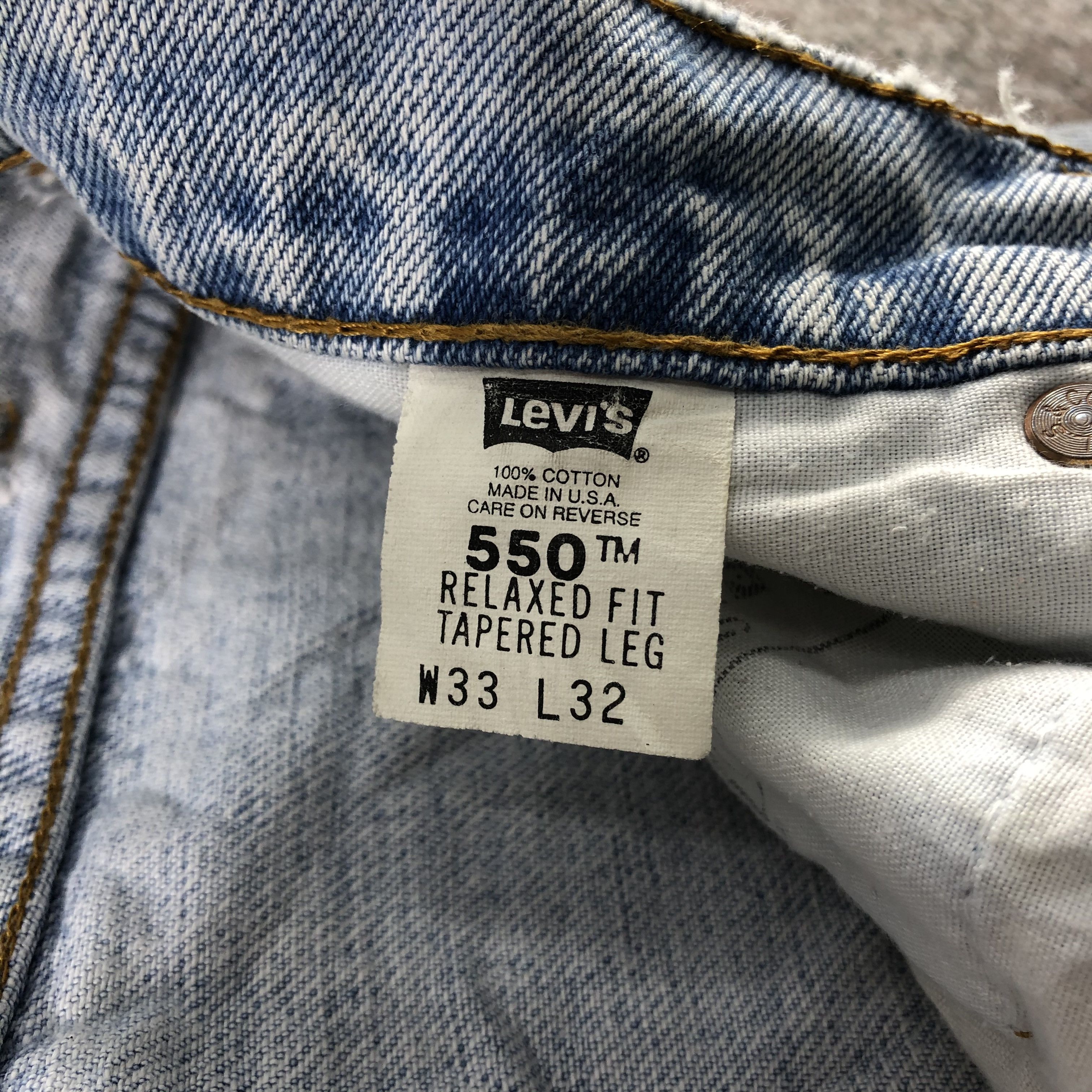 Levi's Vintage 90s Levis 550 Jeans Light Wash Denim KJ929 Size US 32 / EU 48 - 19 Thumbnail