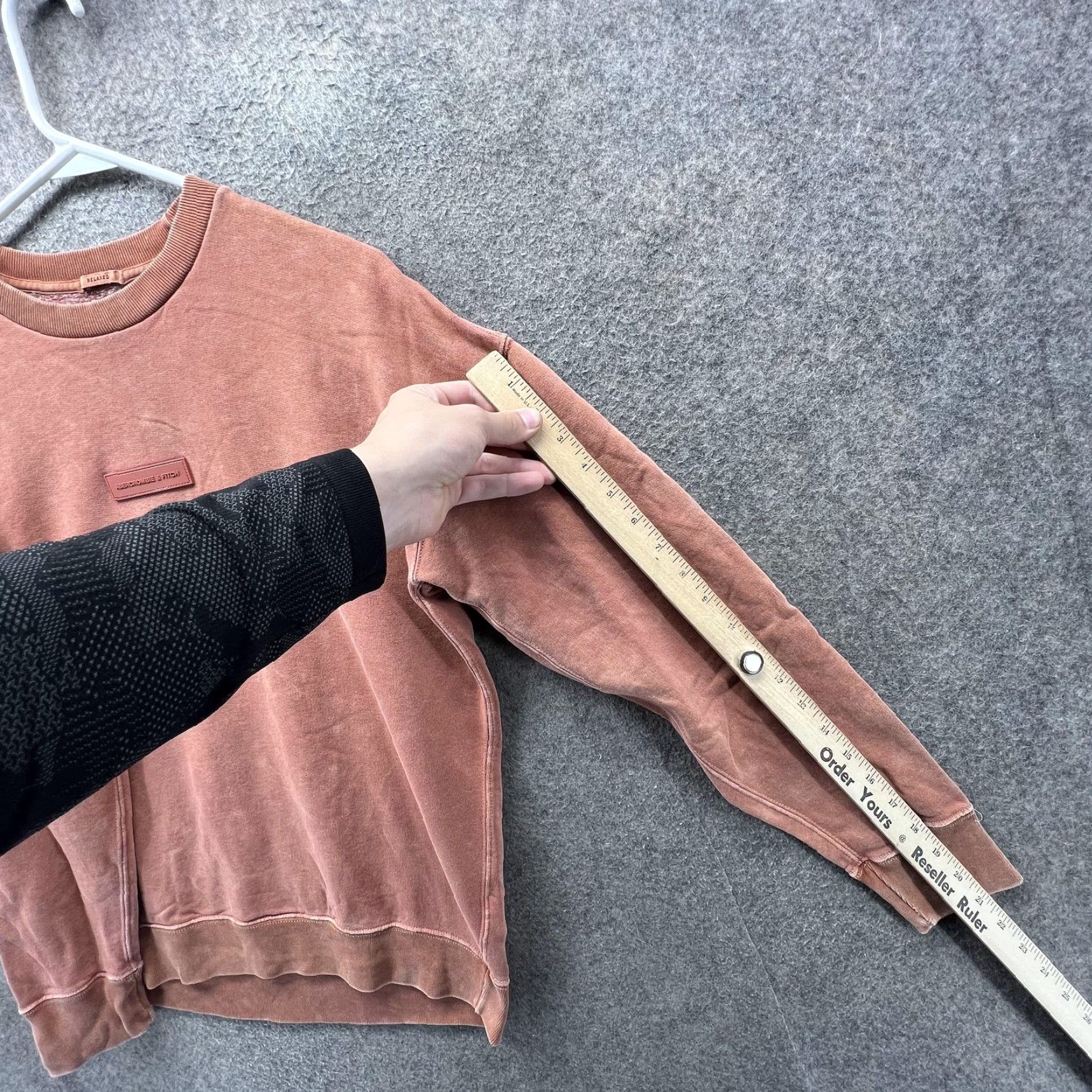 Abercrombie & Fitch Abercrombie & Fitch Sweatshirt Mens S Brown Relaxed Fleece Crewneck Pullover Knit Logo Patch Size US S / EU 44-46 / 1 - 3 Thumbnail