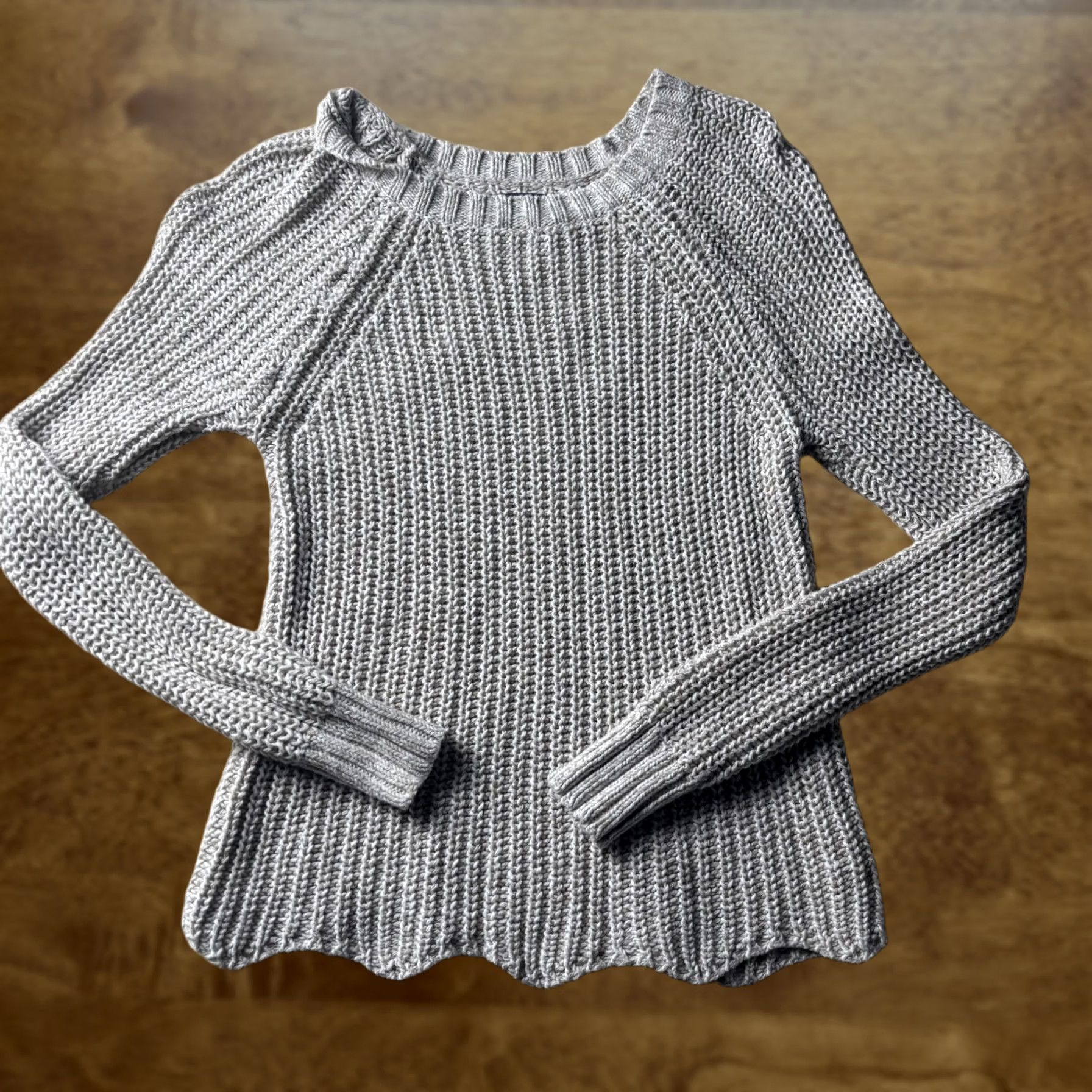 American Eagle Outfitters American Eagle Outfitters Sweater Womens Small Gray Raglan Sleeve Knit Pullover Crew Neck Ruffle Hem Size S / US 4 / IT 40 - 1 Thumbnail