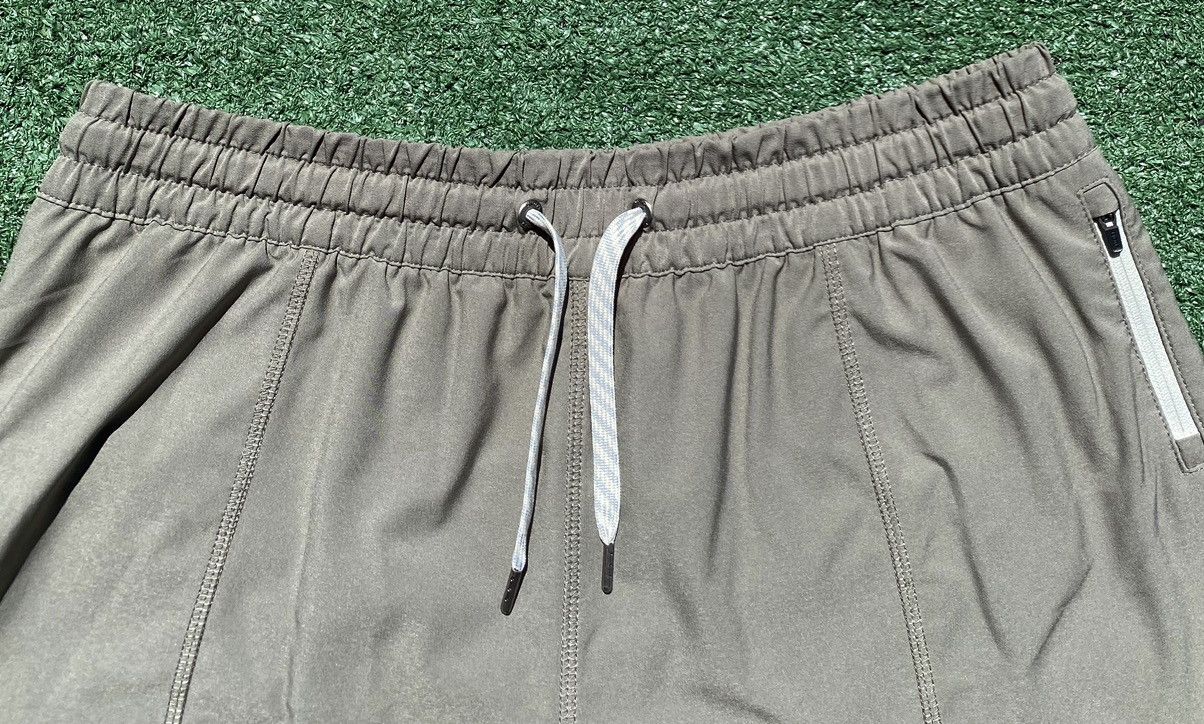 Vuori Vuori Clementine Light Oregano Green Lined Shorts Womens XL Size 38" / US 16 / IT 52 - 2 Thumbnail