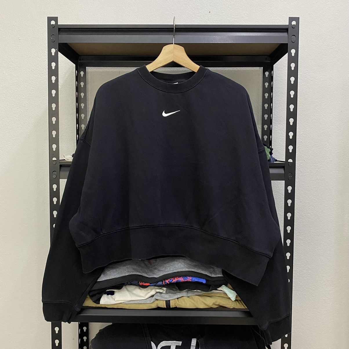 Nike × Vintage Sweatshirt Croptop Nike Mini Swoosh Center Logo Crewneck Size M / US 6-8 / IT 42-44 - 1 Thumbnail