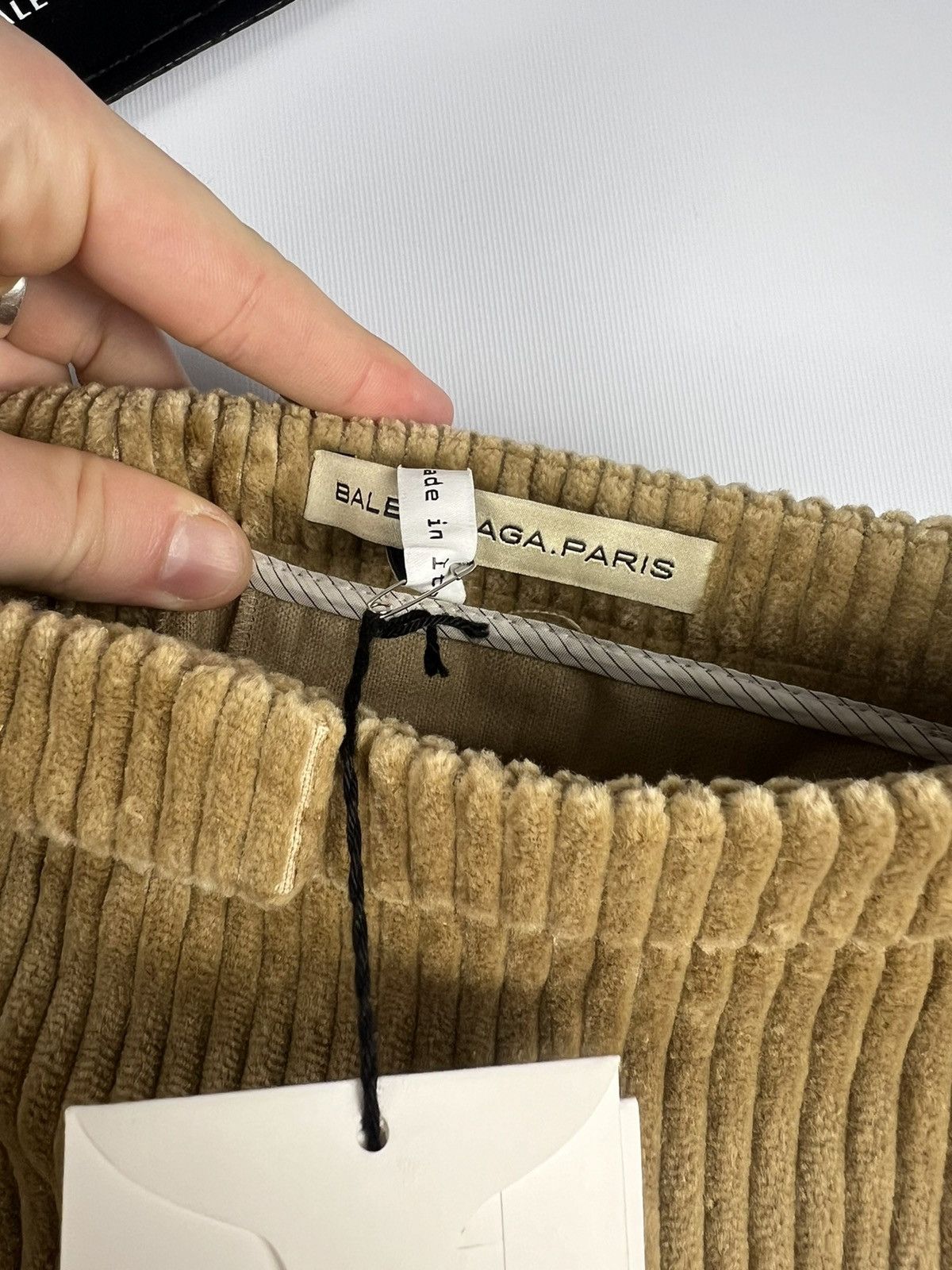Balenciaga Beige Balenciaga Pants (new with tags) Size 26" / US 2 / IT 38 - 9 Thumbnail