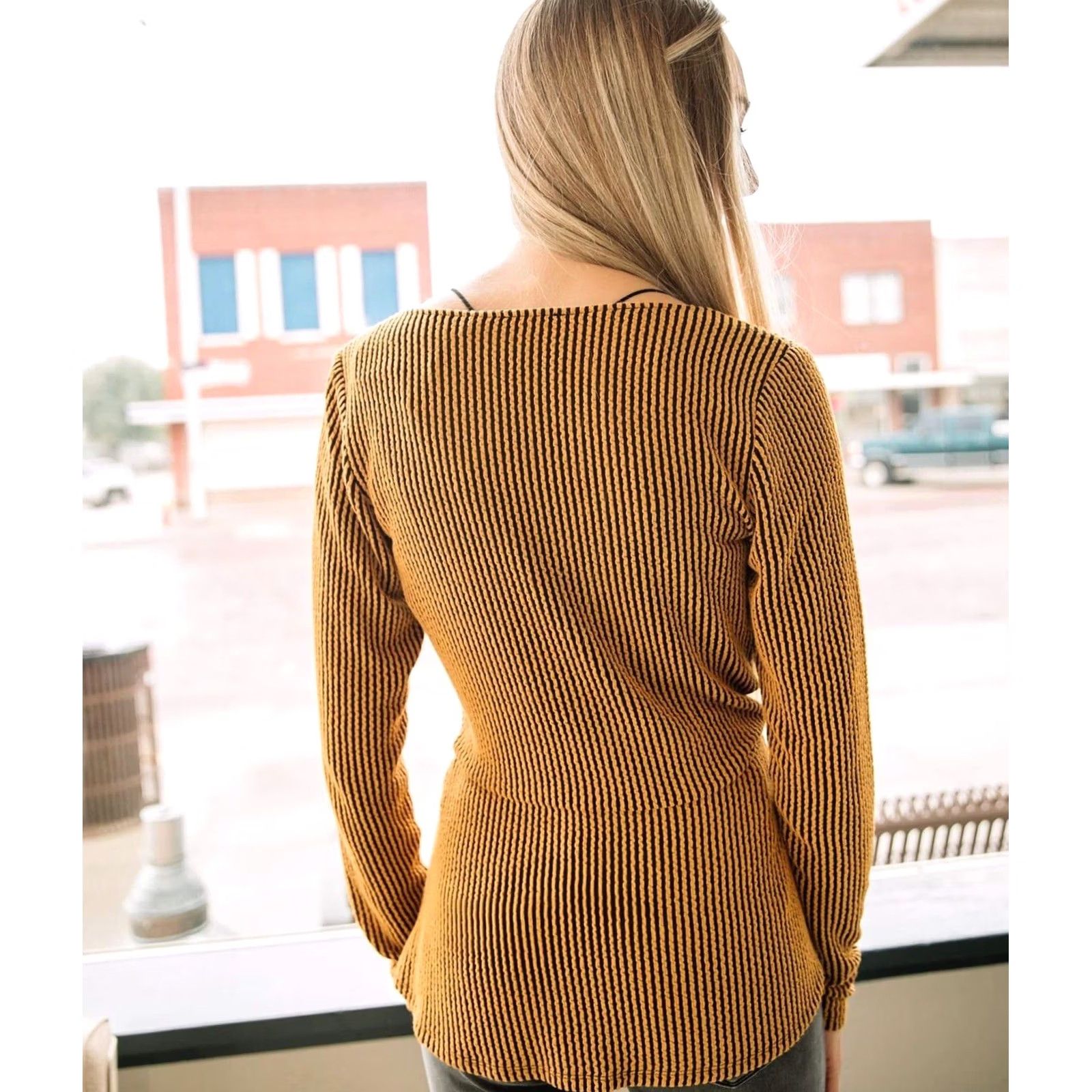 Vintage Willow & Root Buckle Women Mustard Textured Surplice Front Knot Long Sleeve Top S Blouse Shirt Size S / US 4 / IT 40 - 5 Thumbnail