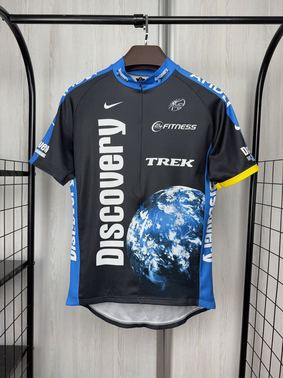 Nike 2007 Nike Discovery Channel Cycling Bike Jersey Vintage Size US L / EU 52-54 / 3 - 1 Thumbnail