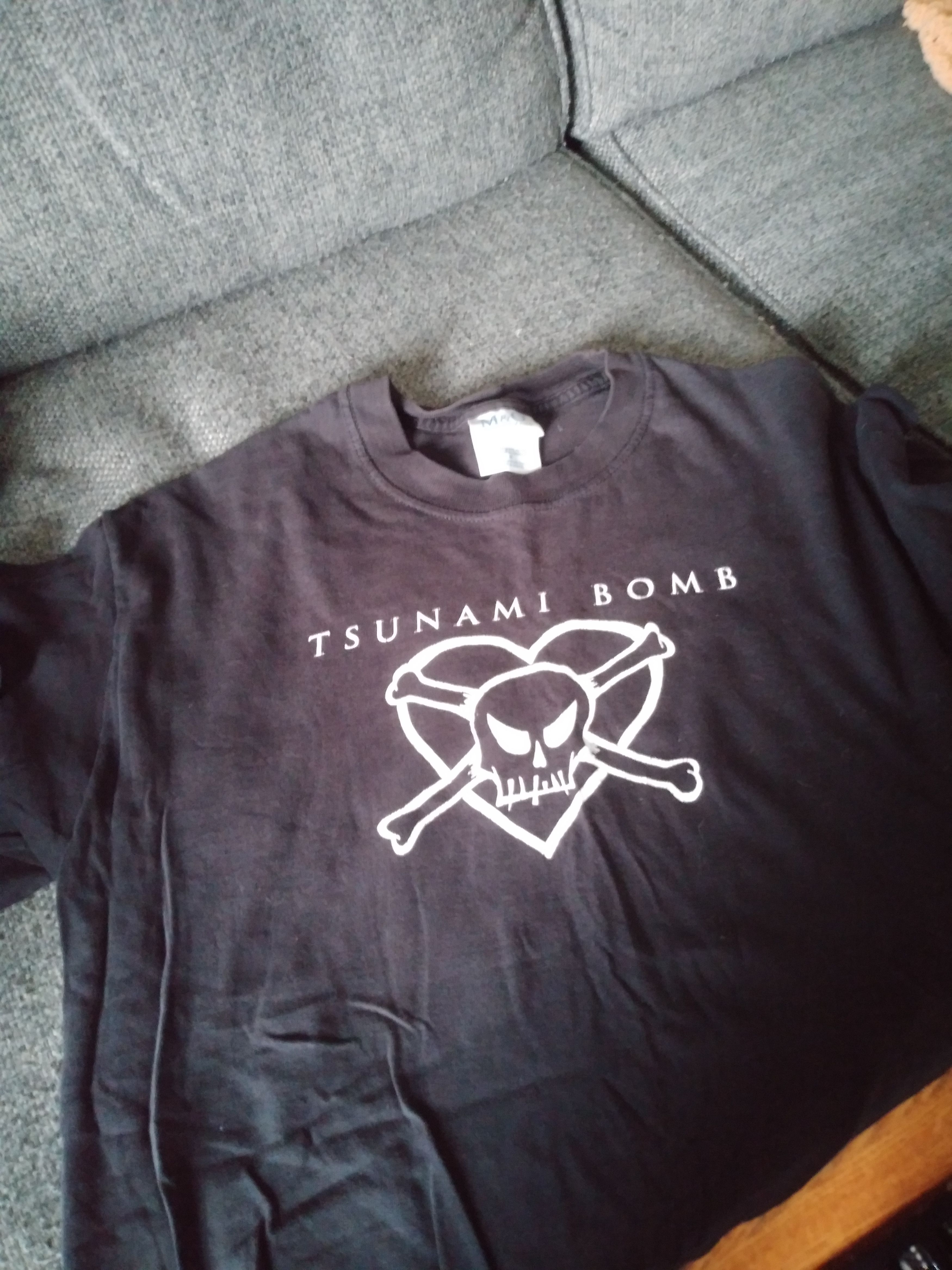 Other Tsunami Bomb Vintage 2000s' Punk Size US M / EU 48-50 / 2 - 2 Thumbnail