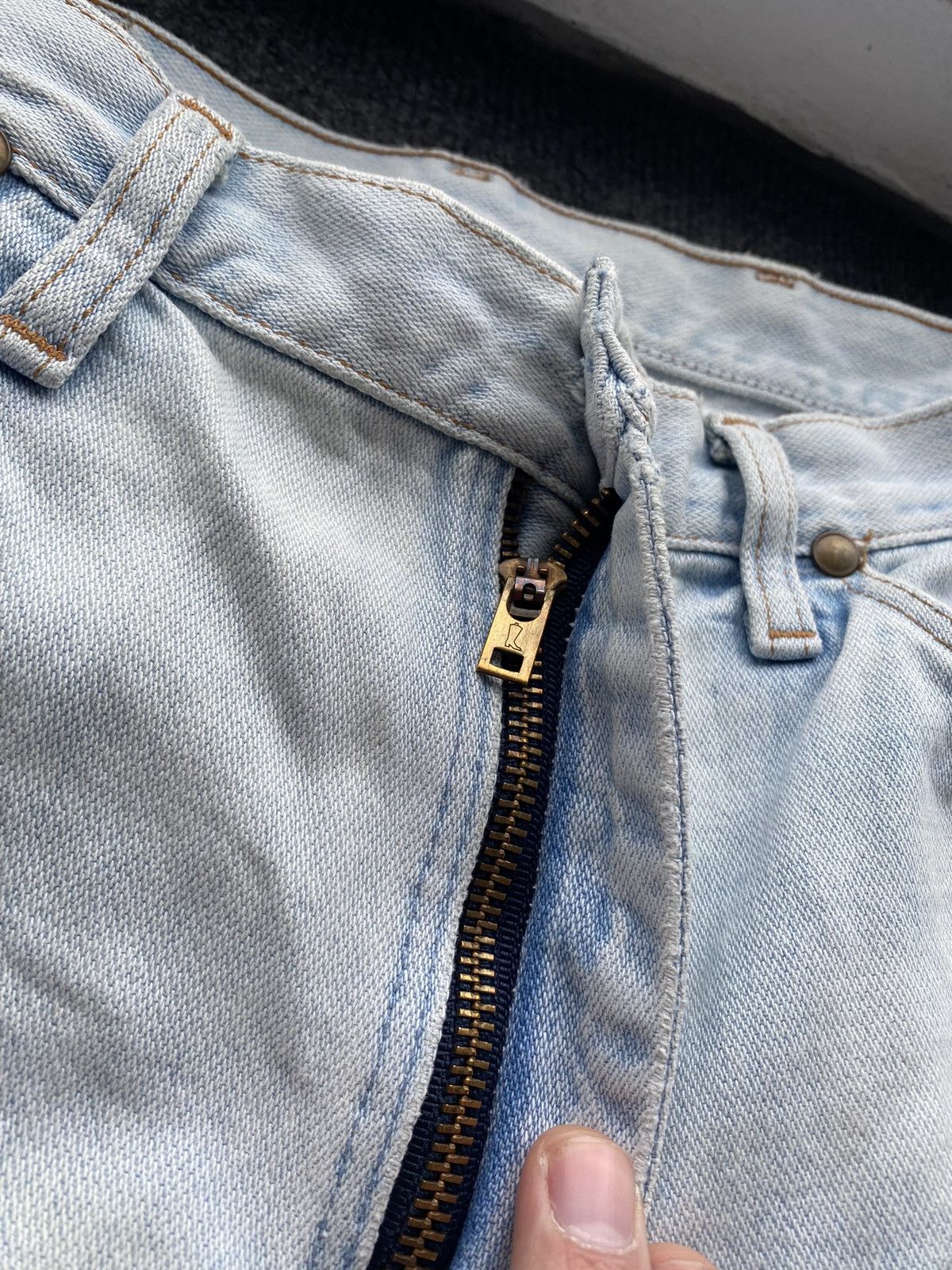 Wrangler 🔥Wrangler Vntg 80s Stone light blue washed distressed jeans Size 28" / US 6 / IT 42 - 21 Thumbnail