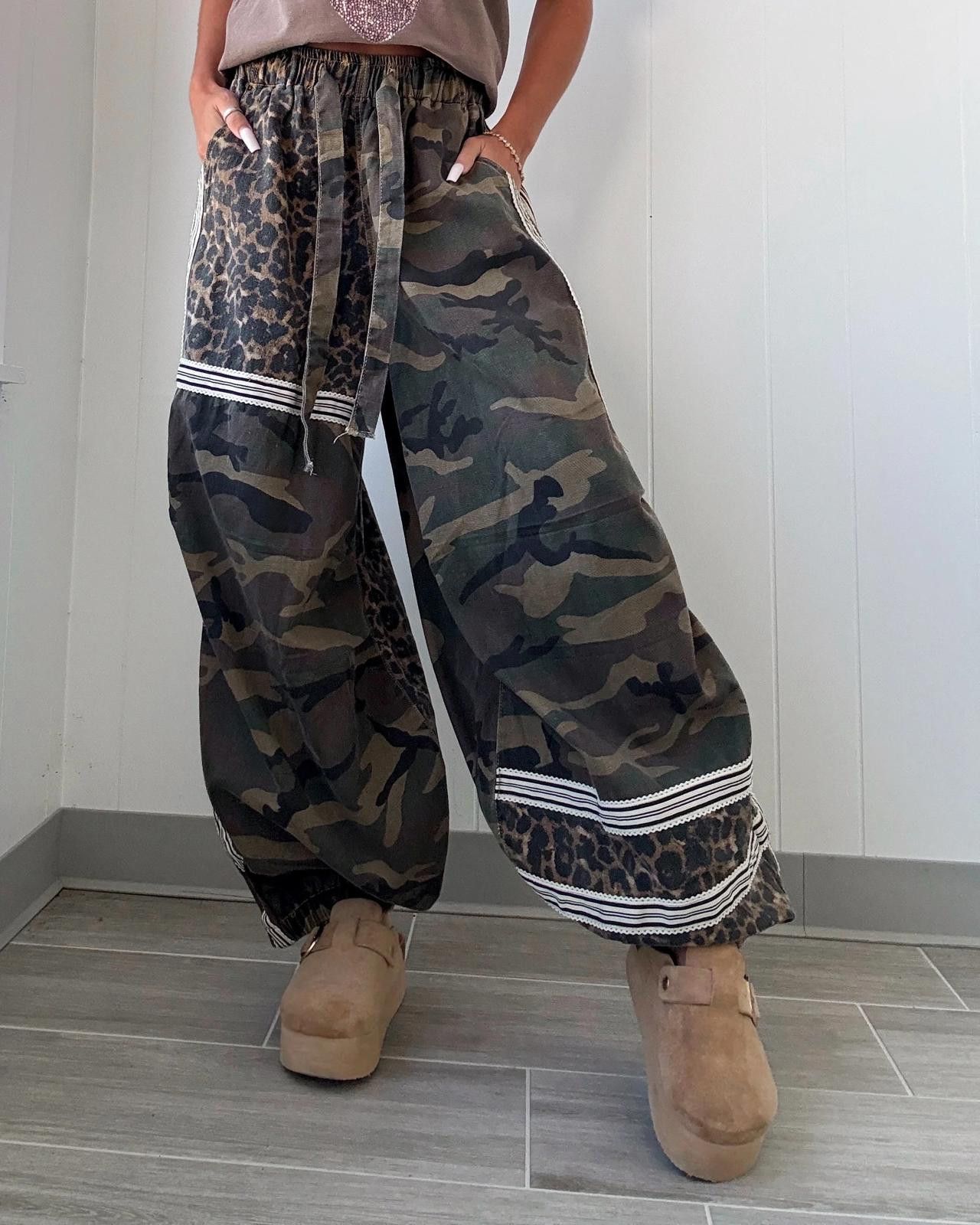 Other Printed Woven Contrast Band Trim Jogger Pants by POL Size 28" / US 6 / IT 42 - 1 Thumbnail