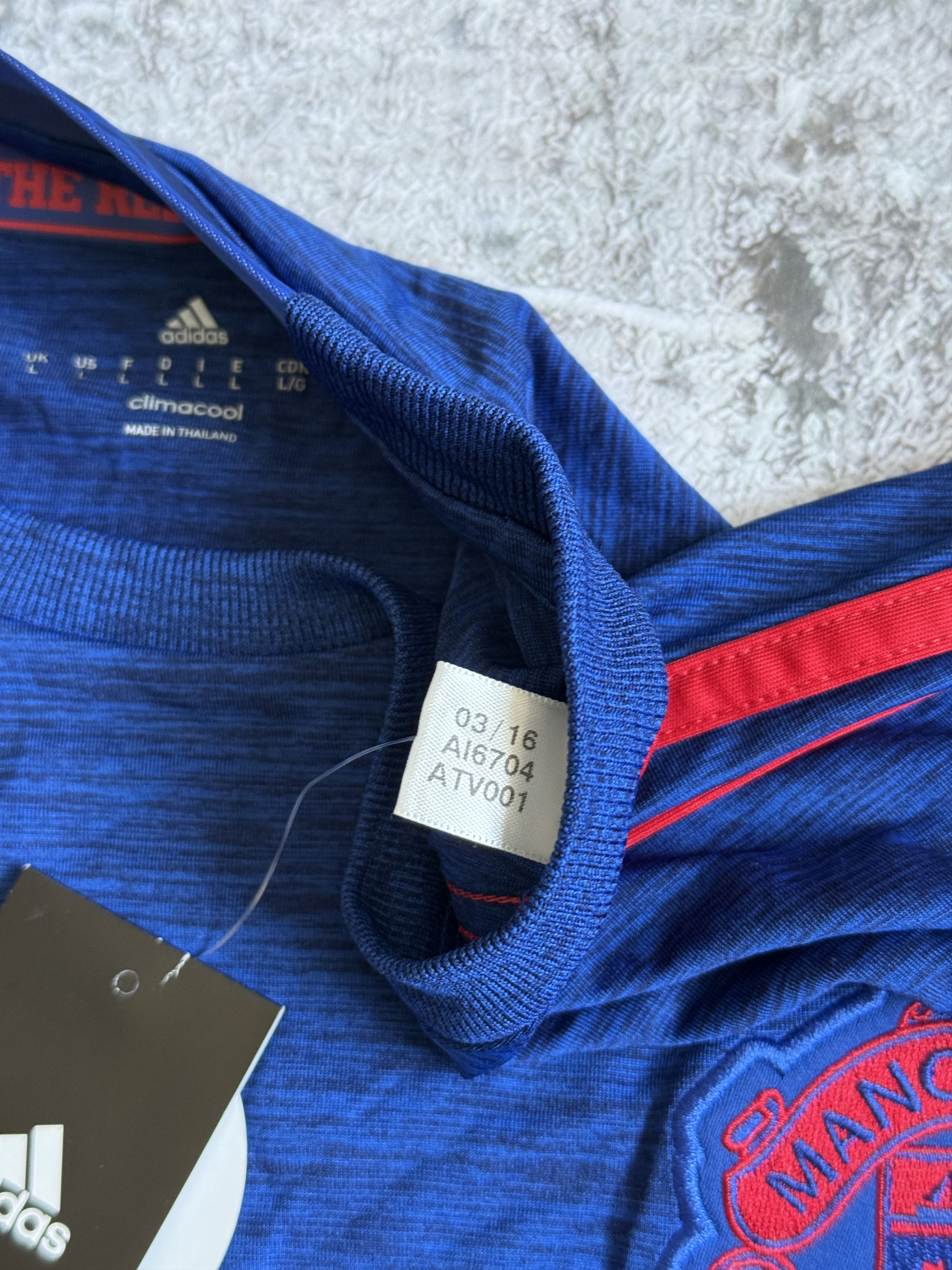 Adidas MANCHESTER UNITED 2016 2017 FOOTBALL SHIRT JERSEY ADIDAS L Size US L / EU 52-54 / 3 - 5 Thumbnail