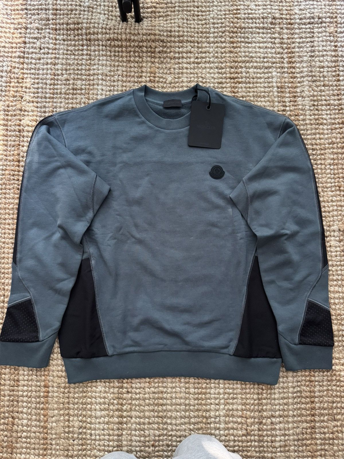 MONCLER｜ROUND NECK KNITS (9C00011 M6329 999) Moncler Logo Patch Silk Cotton Knit T-Shirt 9C00011 M6329