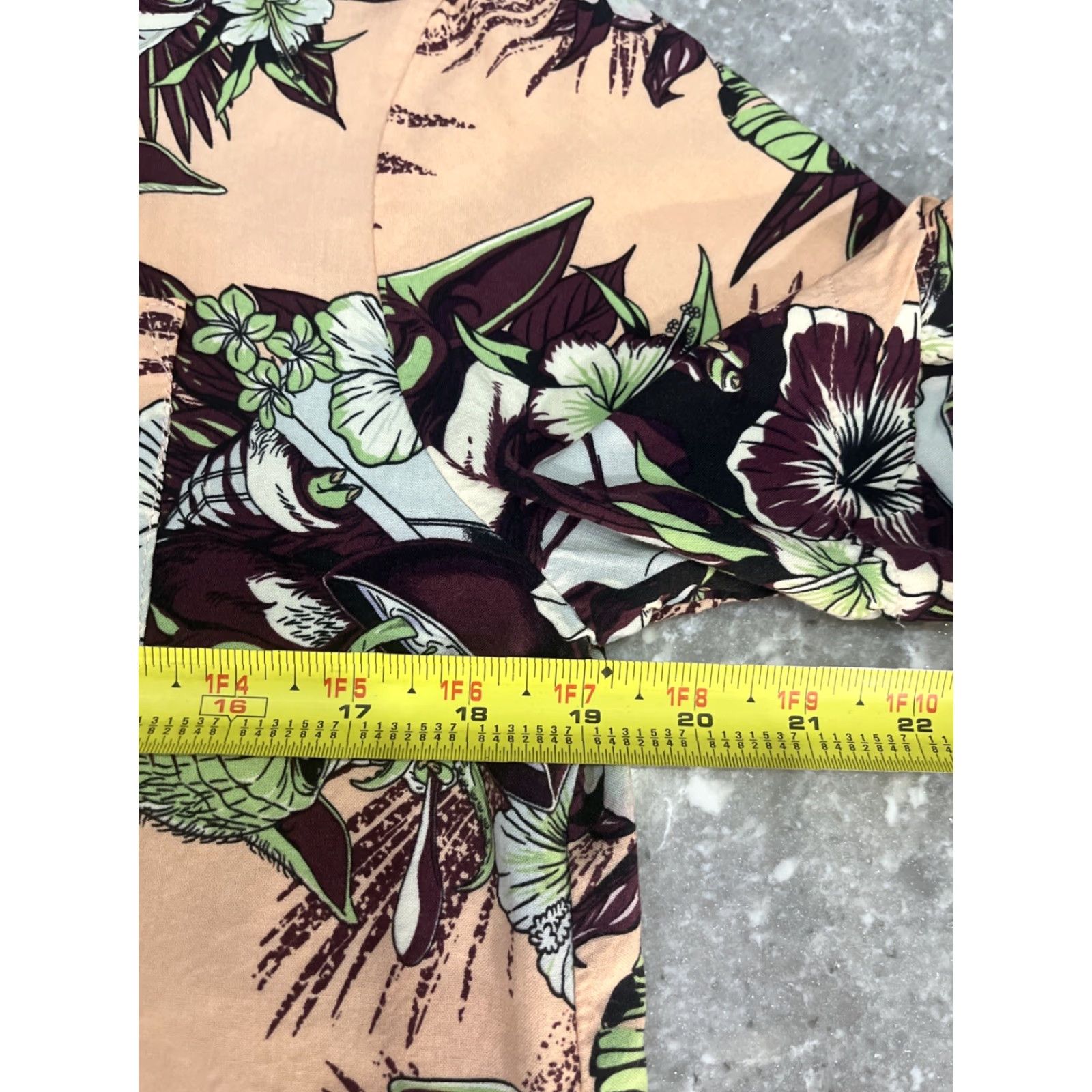 Star Wars Star Wars Grogu Hawaiian Shirt Mens M Peach 100% Rayon Short Sleeve Button-Up Floral All Seasons Lightweight Pockets Size US M / EU 48-50 / 2 - 3 Thumbnail