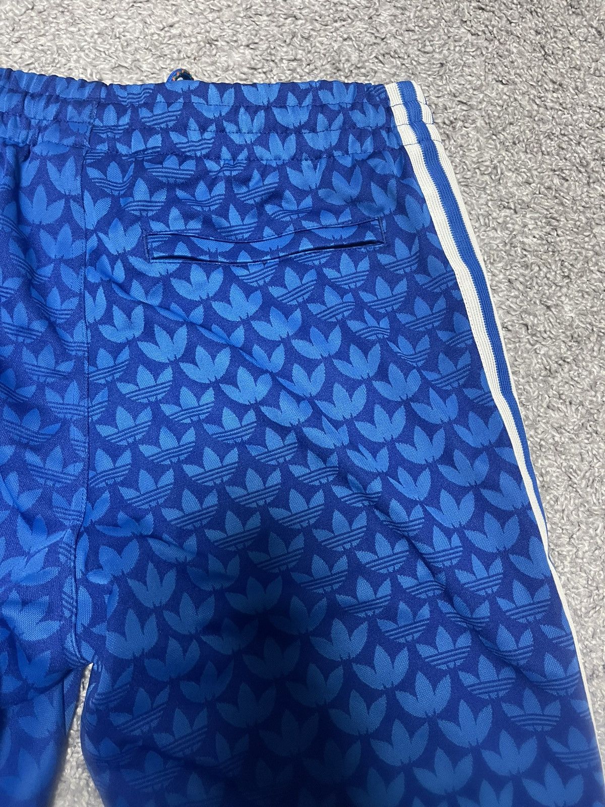 Adidas ADIDAS ORIGINALS ADICOLOR 70'S MONOGRAM TRACKPANTS SIZE M Size US 32 / EU 48 - 11 Thumbnail