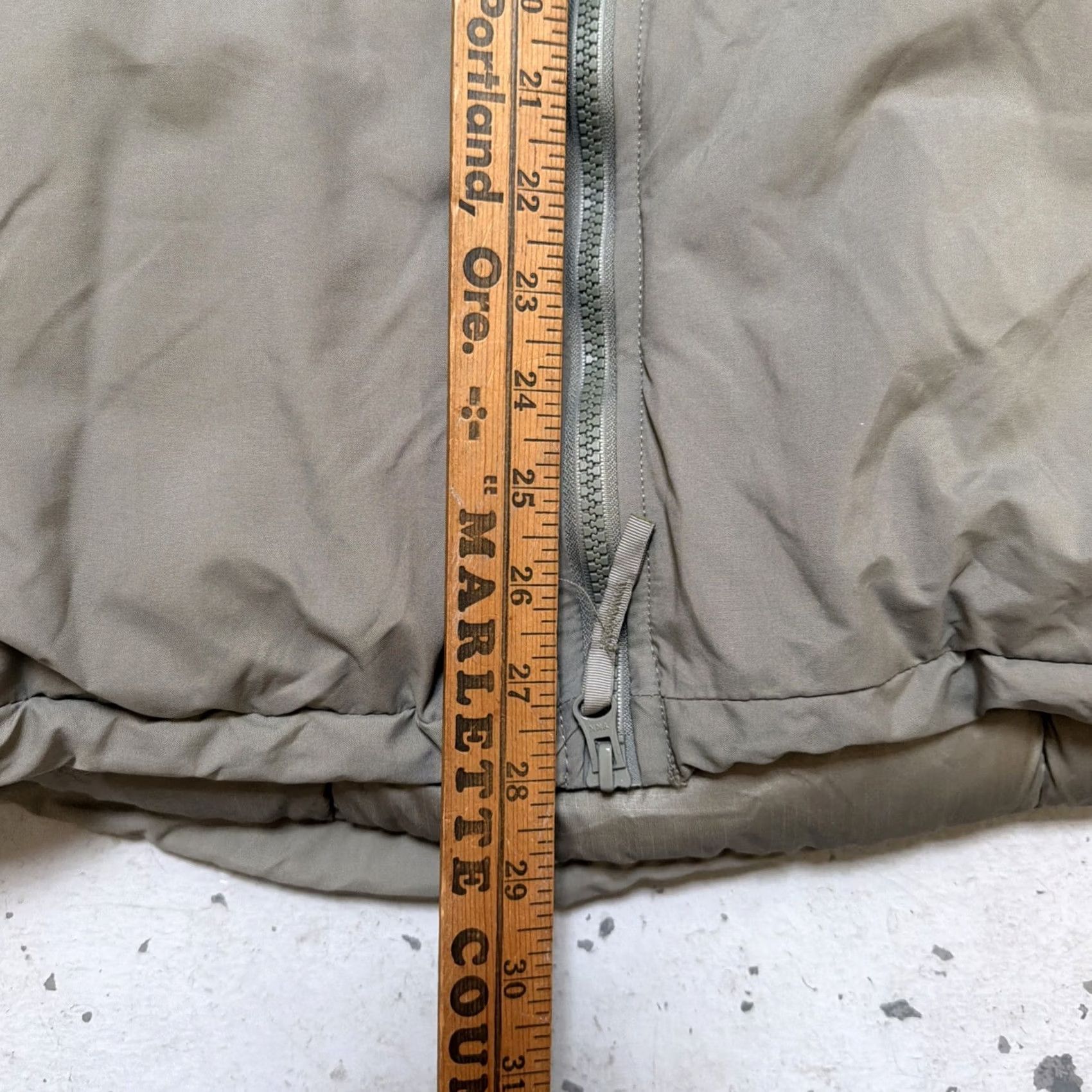 Vintage Tennier Navy Gray Military Extreme Cold Weather Parka Jacket ECWCS Level 7 Gen III M REG USA Unisex Adults M Parka Insulated Jacket Size US M / EU 48-50 / 2 - 7 Thumbnail