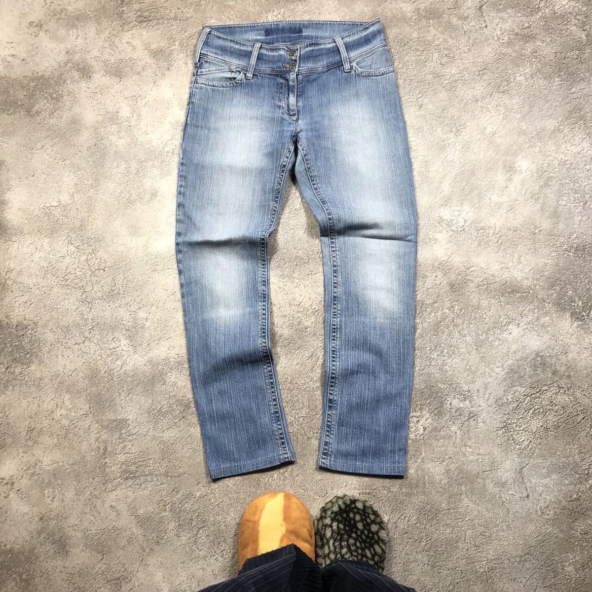 Vintage Vintage Y2K Distressed Flared Jeans Grunge Thrashed Logo 30 Size 30" / US 8 / IT 44 - 1 Thumbnail