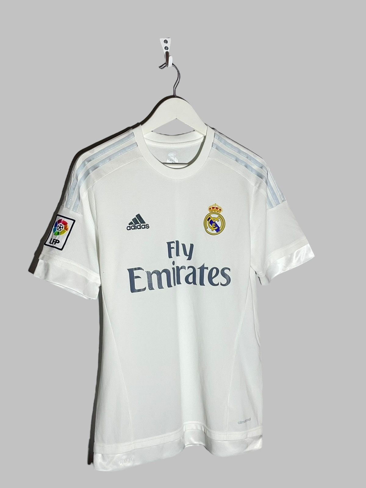 Adidas Real Madrid Adidas 2015/16 Home Football Shirt Size US M / EU 48-50 / 2 - 2 Thumbnail