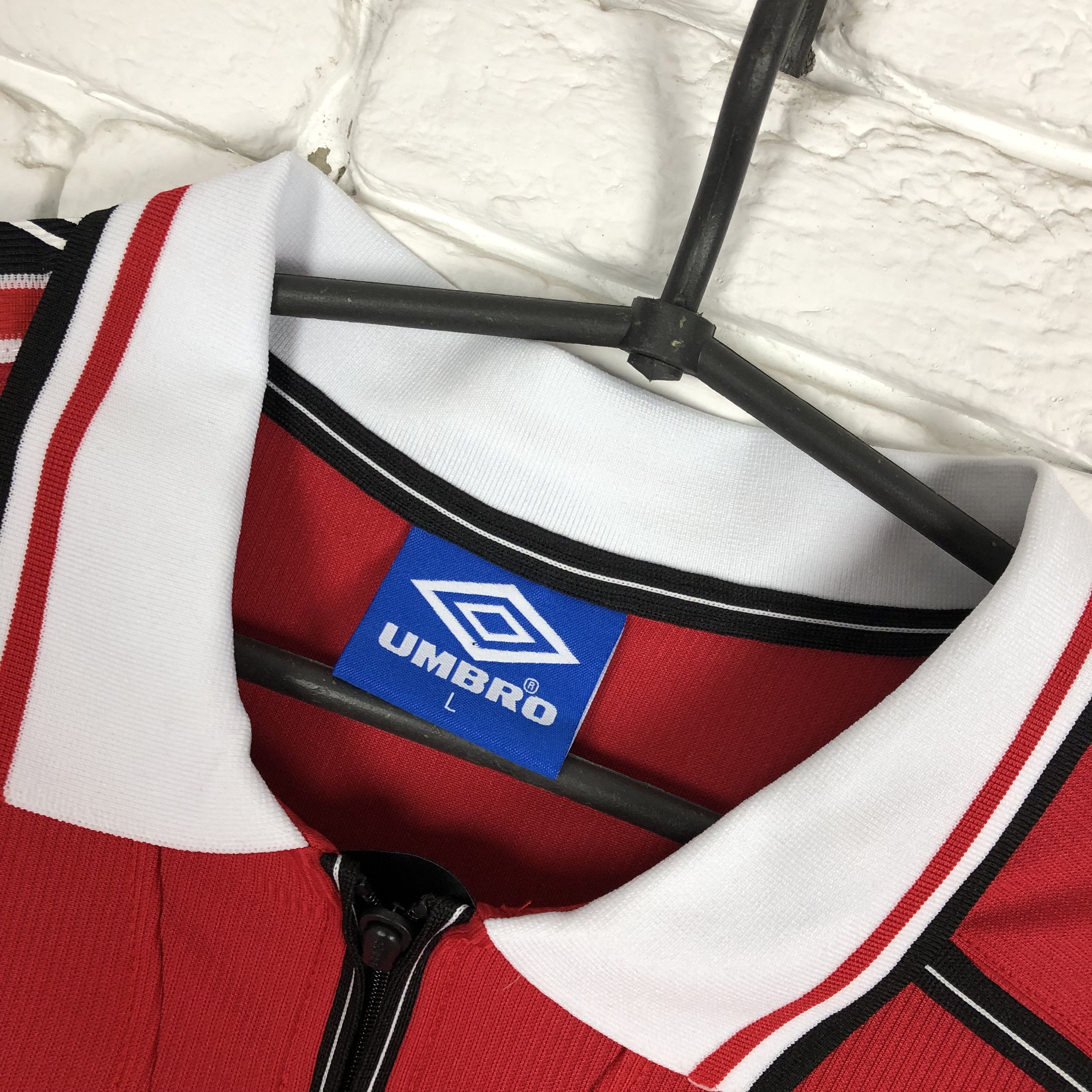 Umbro Retro copy Manchester United 1998 2000 home soccer jersey Size US L / EU 52-54 / 3 - 6 Thumbnail