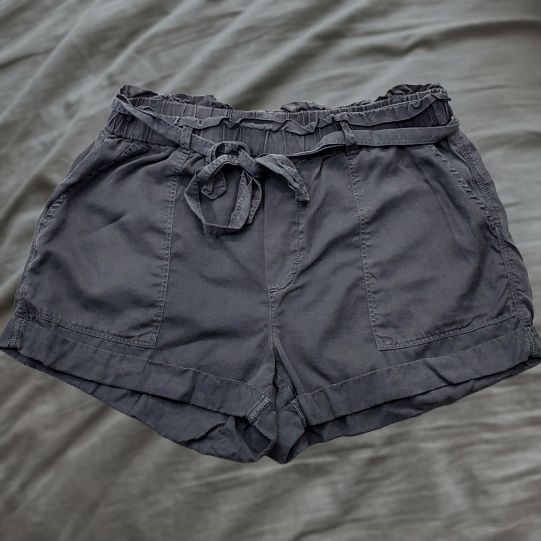 Vintage Aerie Paper Bag Shorts Women M Gray Regular Fit Cuffed Hem Tie Waist Preppy Size 32" / US 10 / IT 46 - 1 Thumbnail