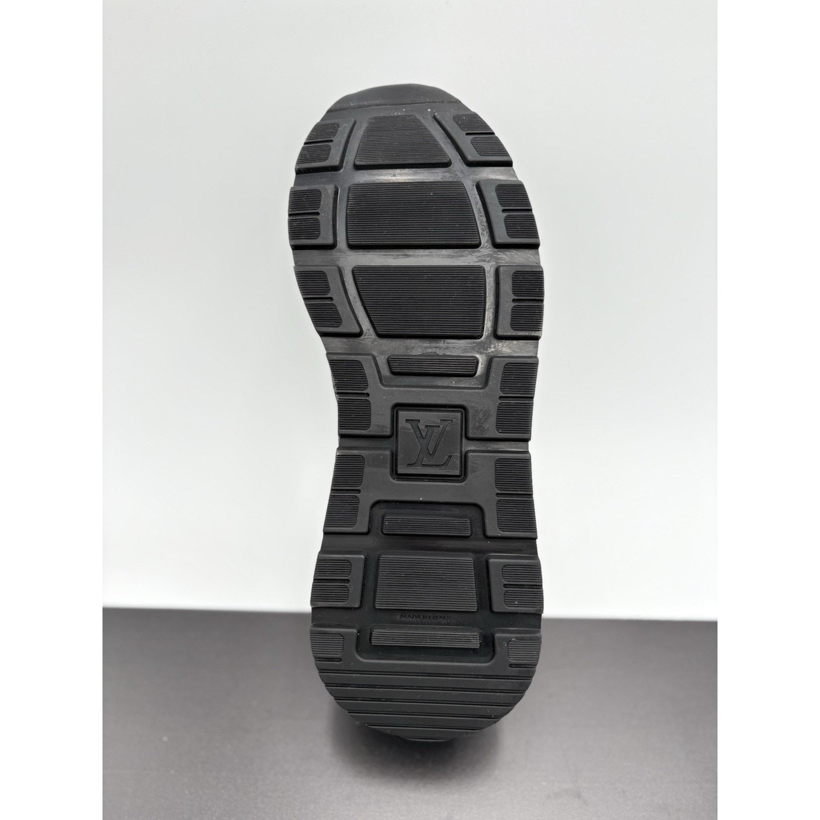 Louis Vuitton Louis Vuitton Run Away Low ' Black ' | EXCELLENT CONDITION! Size US 9.5 / EU 42-43 - 13 Thumbnail