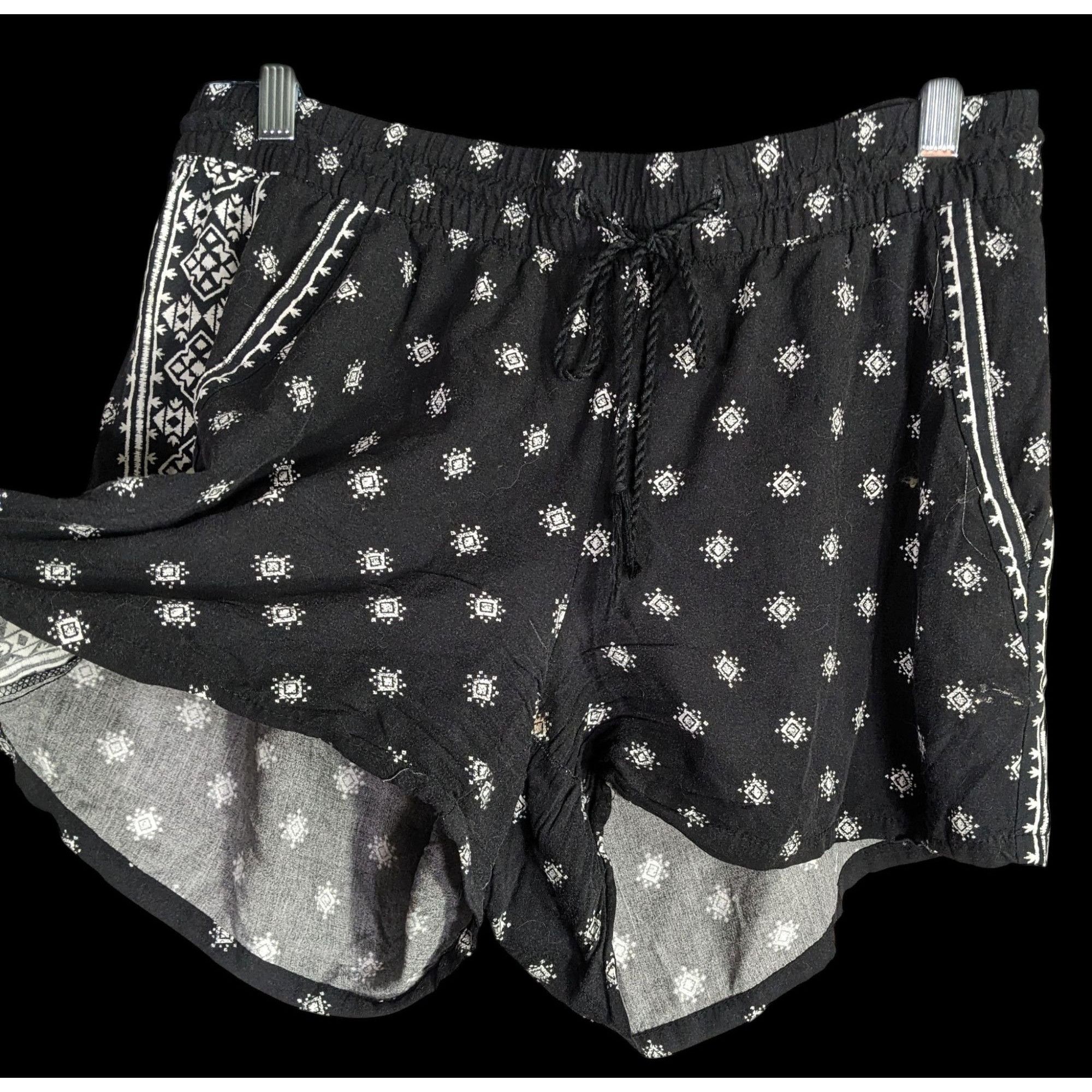 Old Navy Old Navy Womens Boho Black & White Printed Shorts Size 34" / US 12 / IT 48 - 3 Thumbnail