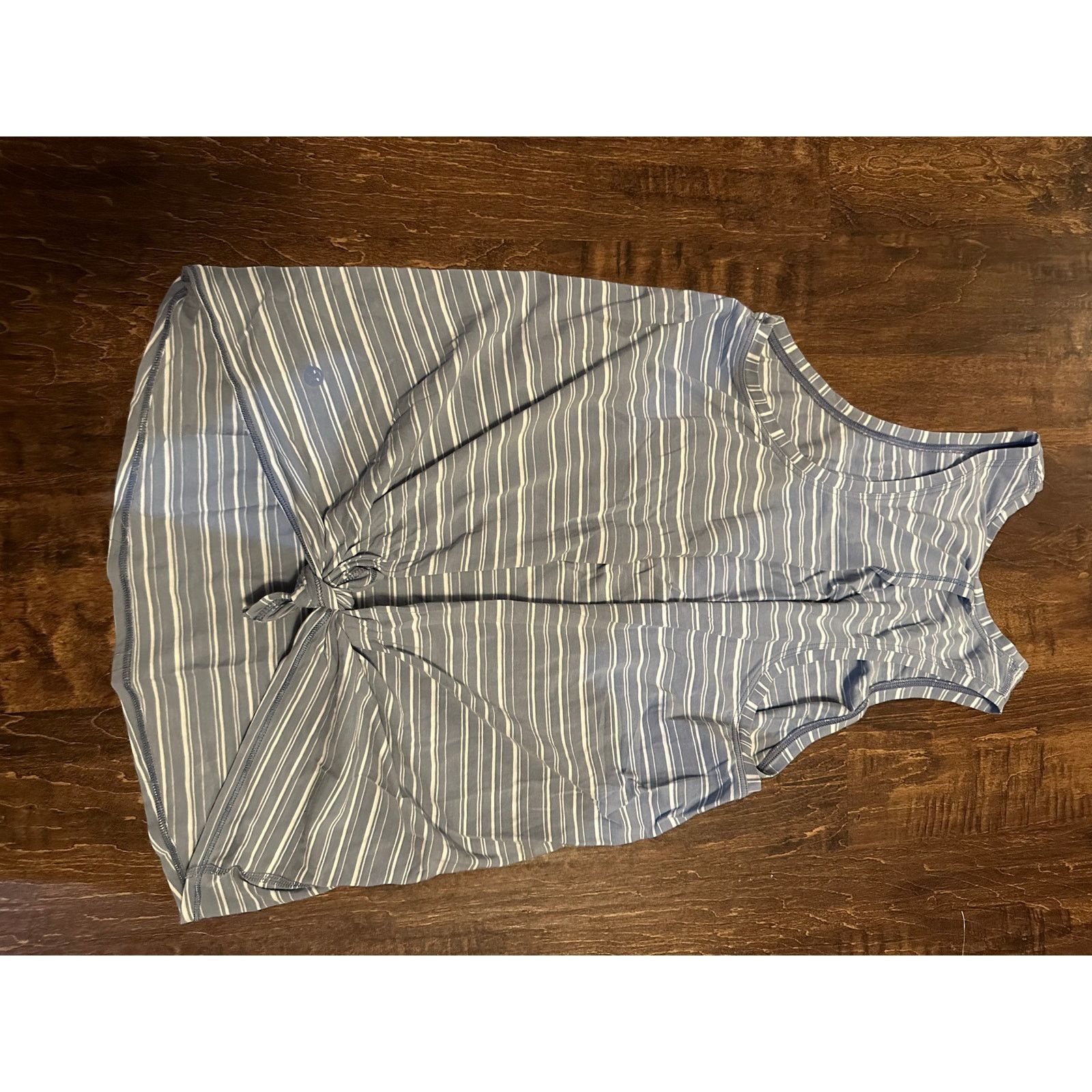 Lululemon Lululemon all tied up tank cut back blue white strips size 8 Size M / US 6-8 / IT 42-44 - 3 Thumbnail
