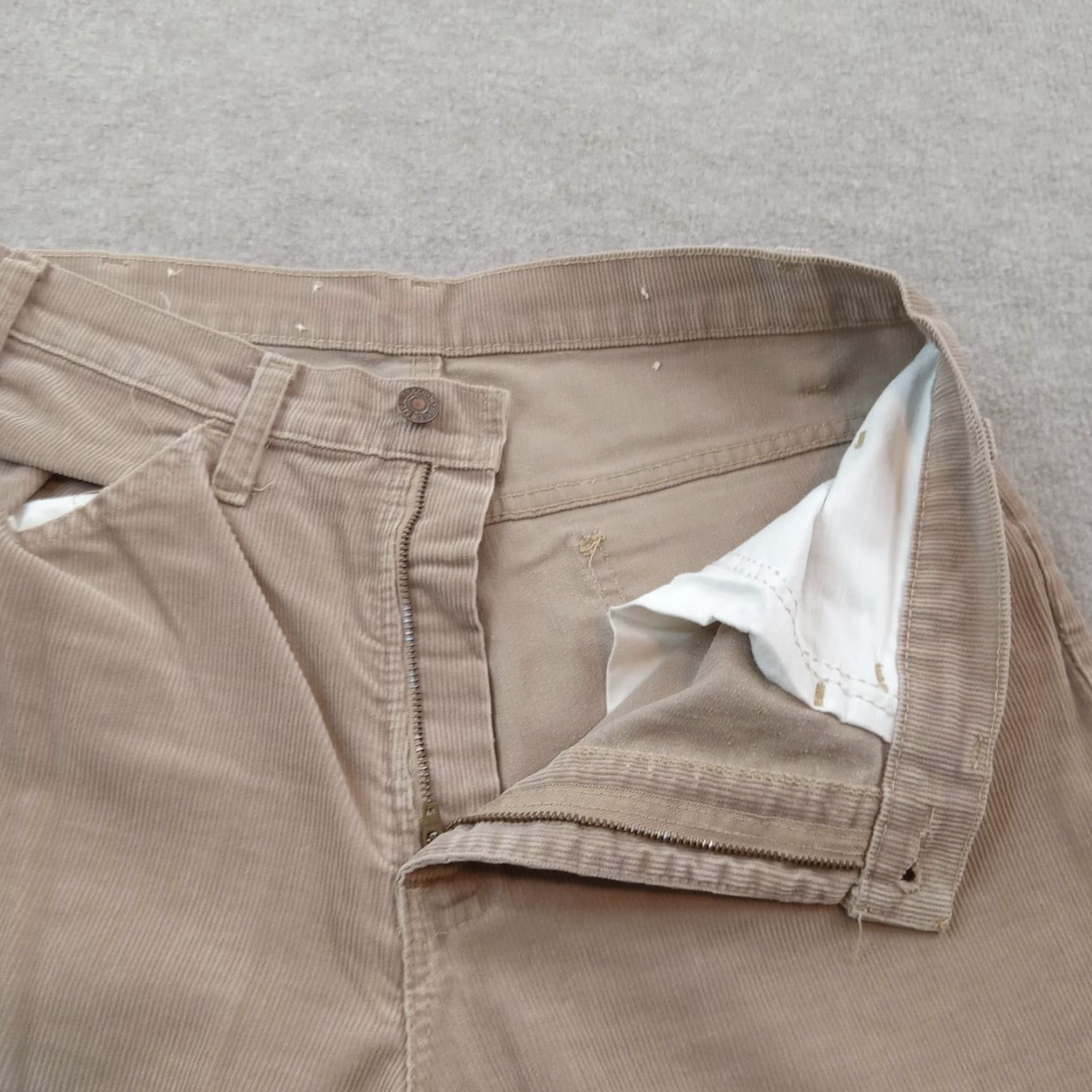 Levi's 90s Levi's 519 Corduroy Khakis Mens Straight Leg Beige Cotton Pants 31x29 Size US 33 - 6 Thumbnail