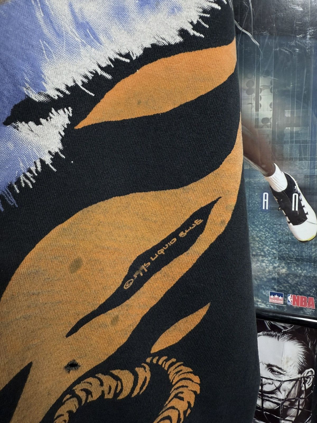 Vintage Vintage 90’s Tiger Liquid Blue T-Shirt Adult Size XLarge Size US XL / EU 56 / 4 - 6 Thumbnail