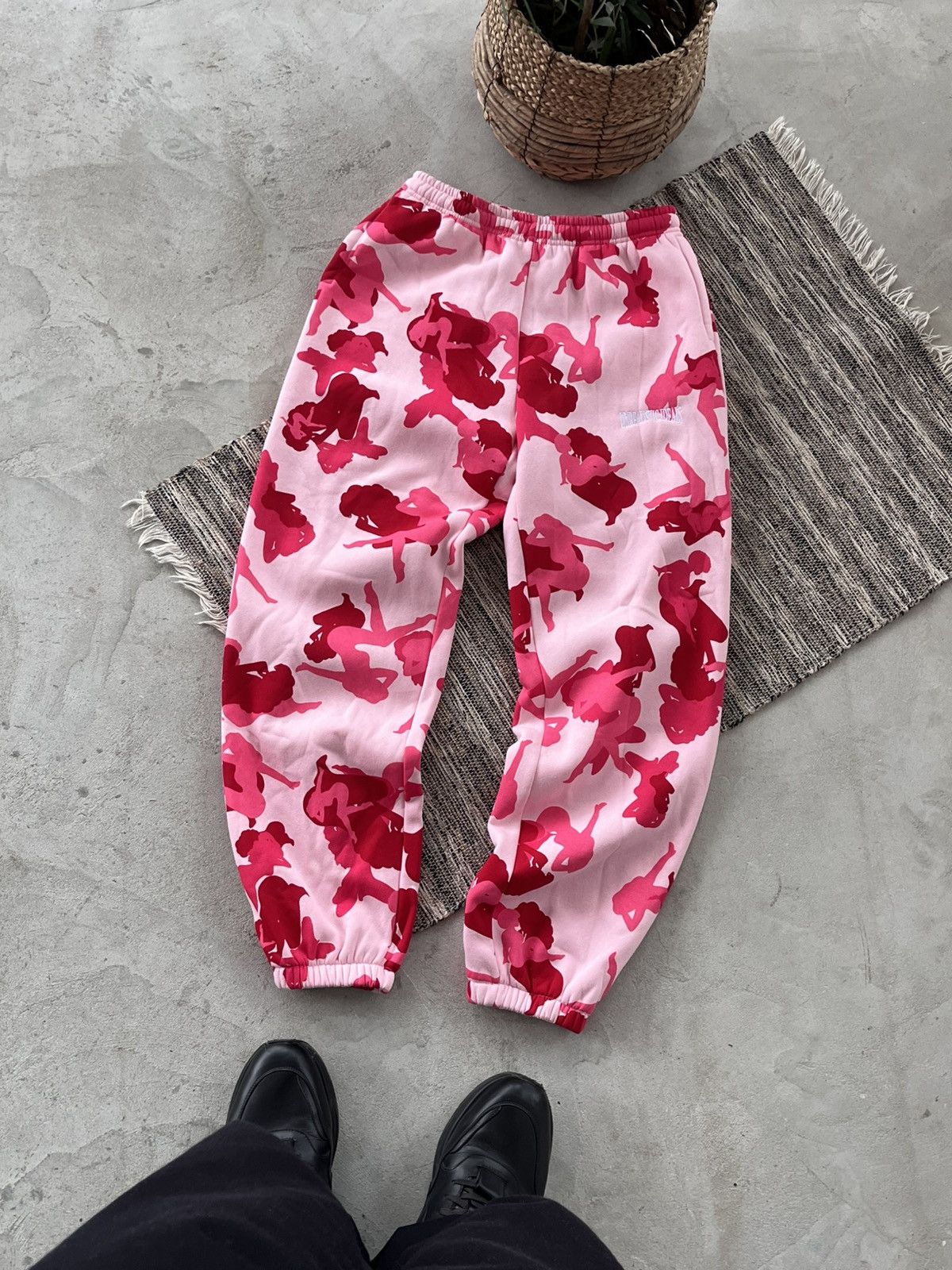 Named Collective Hype Named Collective Unrealistic Pink camouflage Sweatpants Size US 32 / EU 48 - 1 Thumbnail