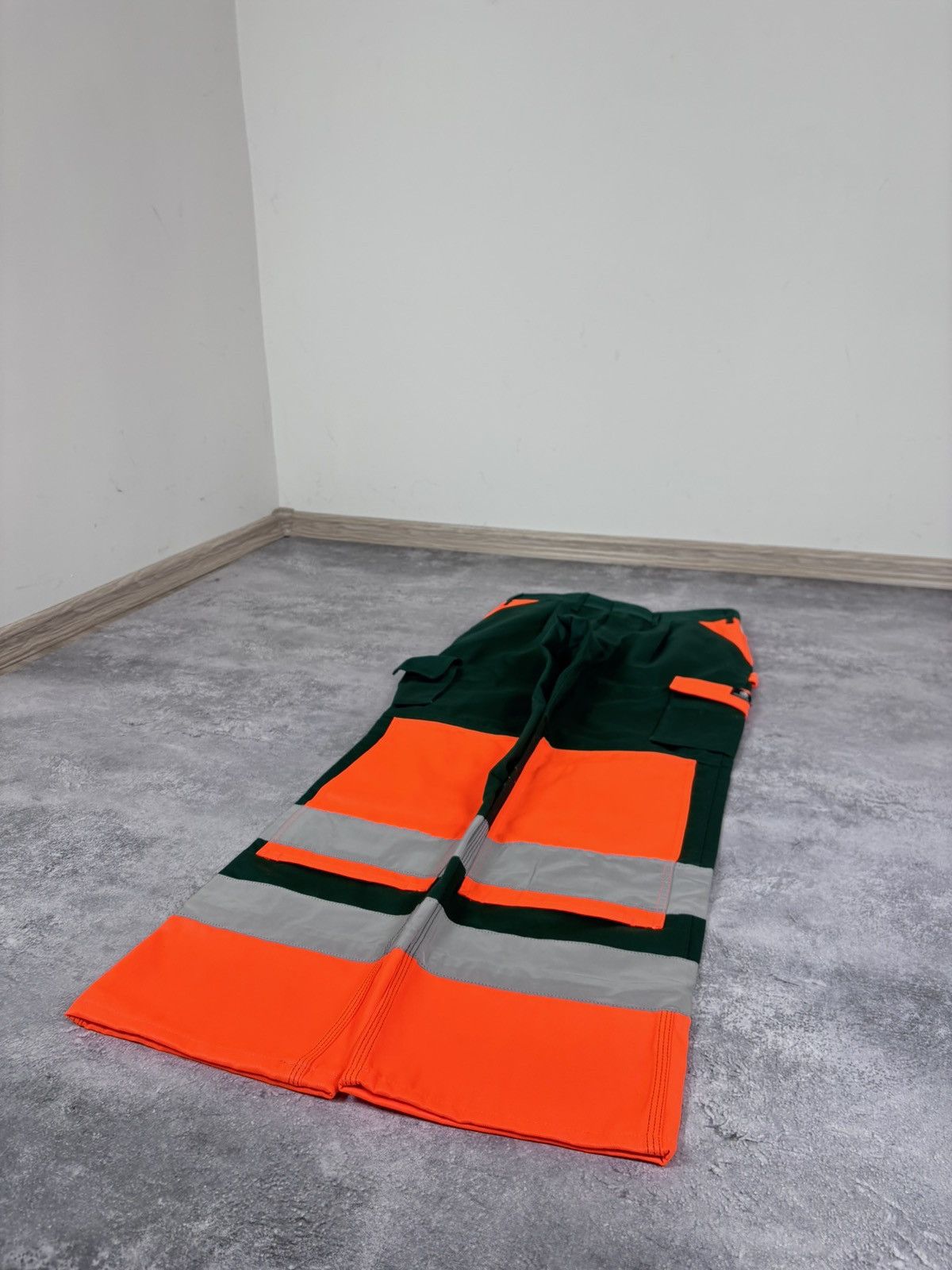 Other Mascot Men’s NWT Reflective Green/Orange Safety Cargo Pants Size US 32 / EU 48 - 3 Thumbnail