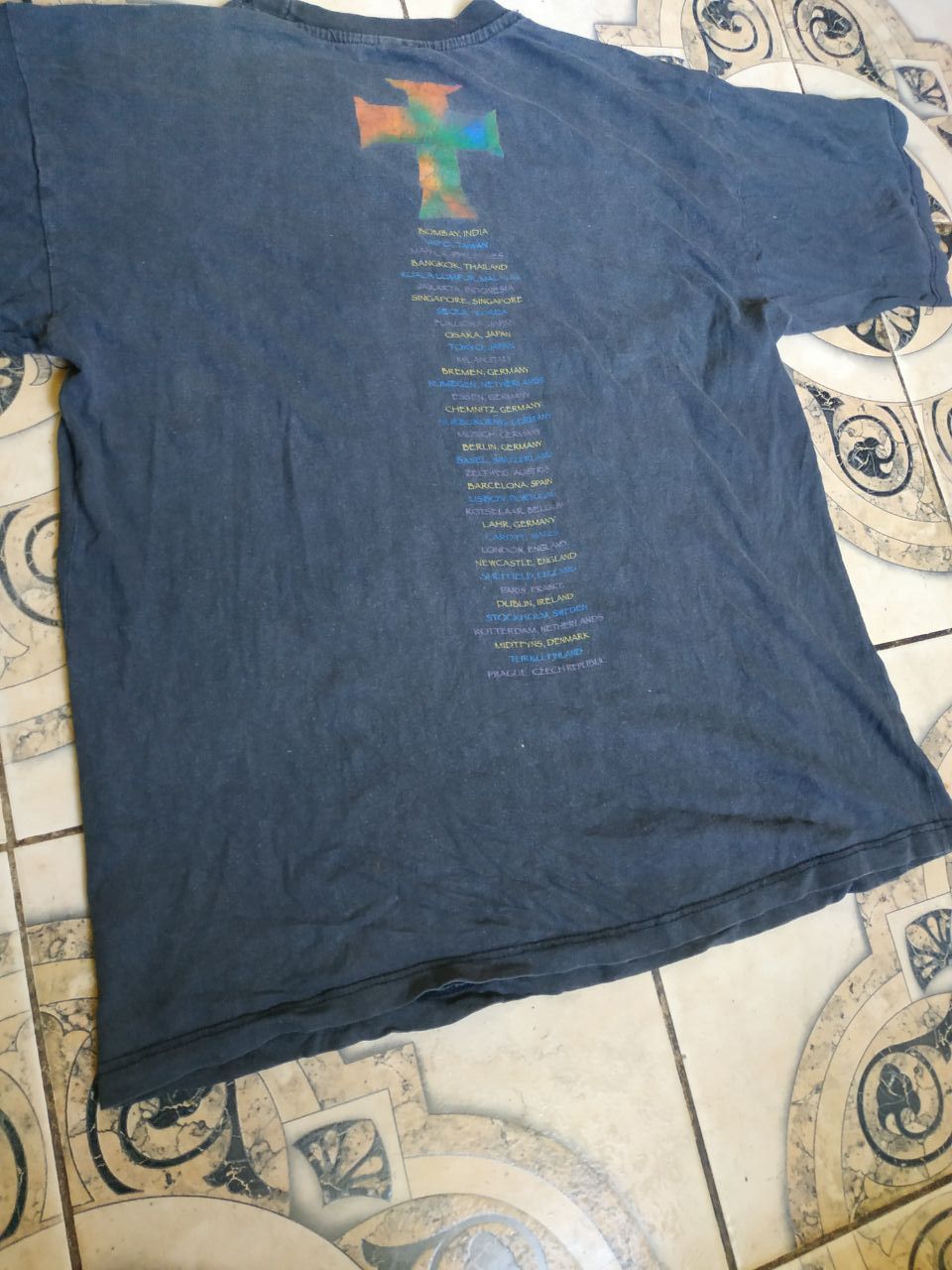 Vintage Vintage 90s Bon Jovi Cross Road Tour Tee XL Faded Size US XL / EU 56 / 4 - 22 Thumbnail