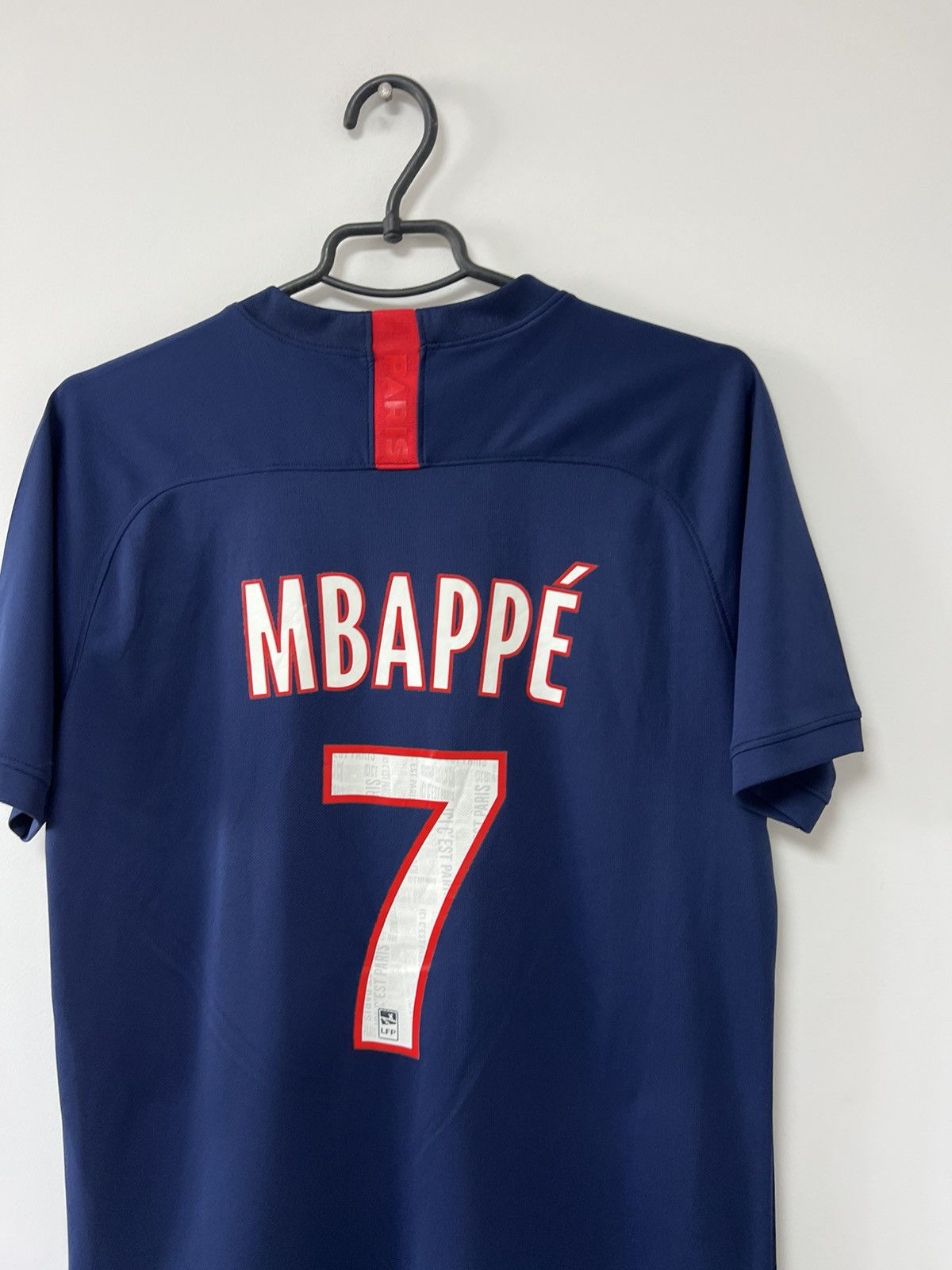 Nike PSG 2019/20 Home Jersey Mbappe #7 Football Shirt Nike M Size US M / EU 48-50 / 2 - 8 Thumbnail