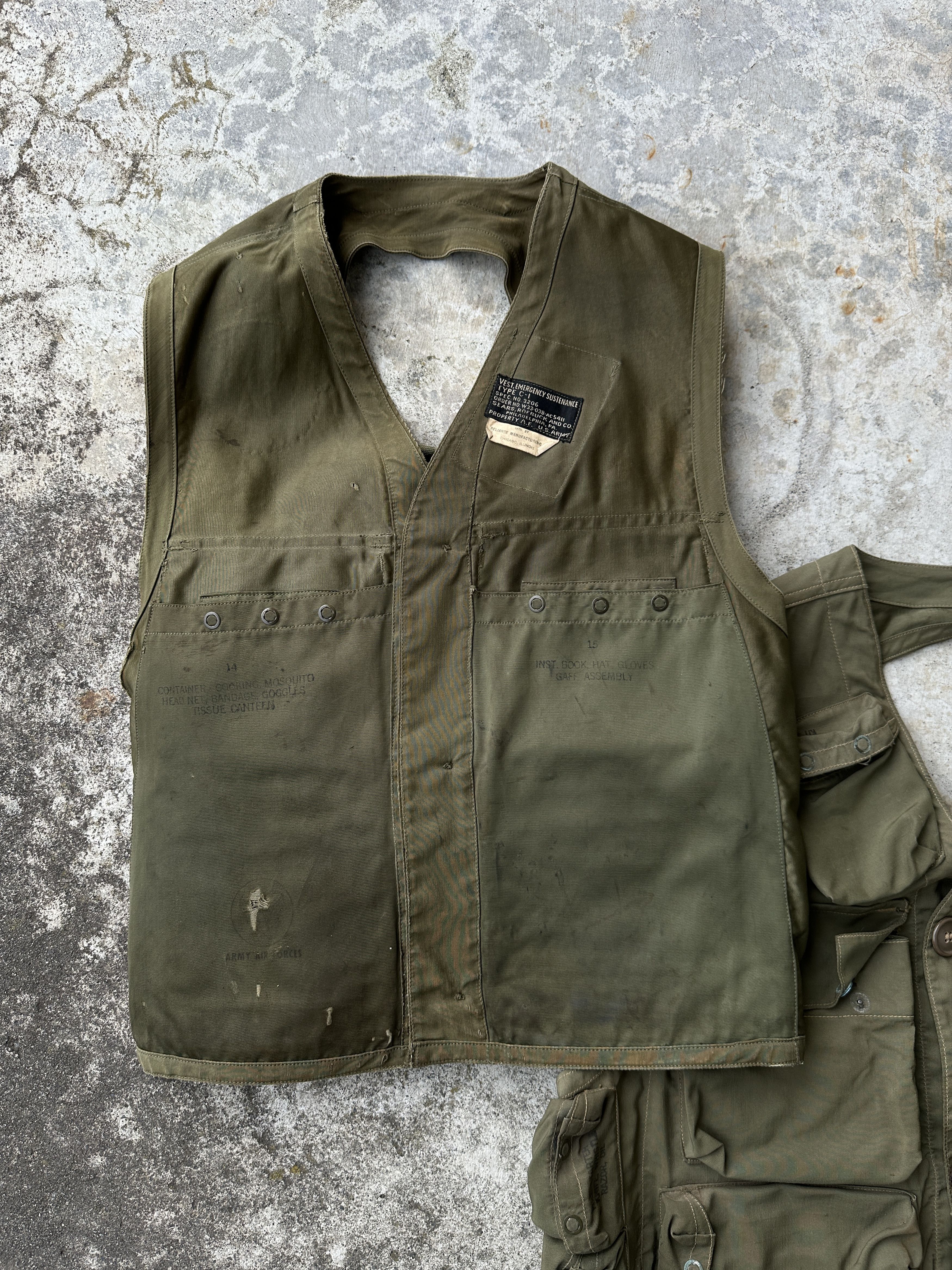 Vintage USAF Tactical C-1 Survival War trashed military army vest Size US M / EU 48-50 / 2 - 3 Thumbnail