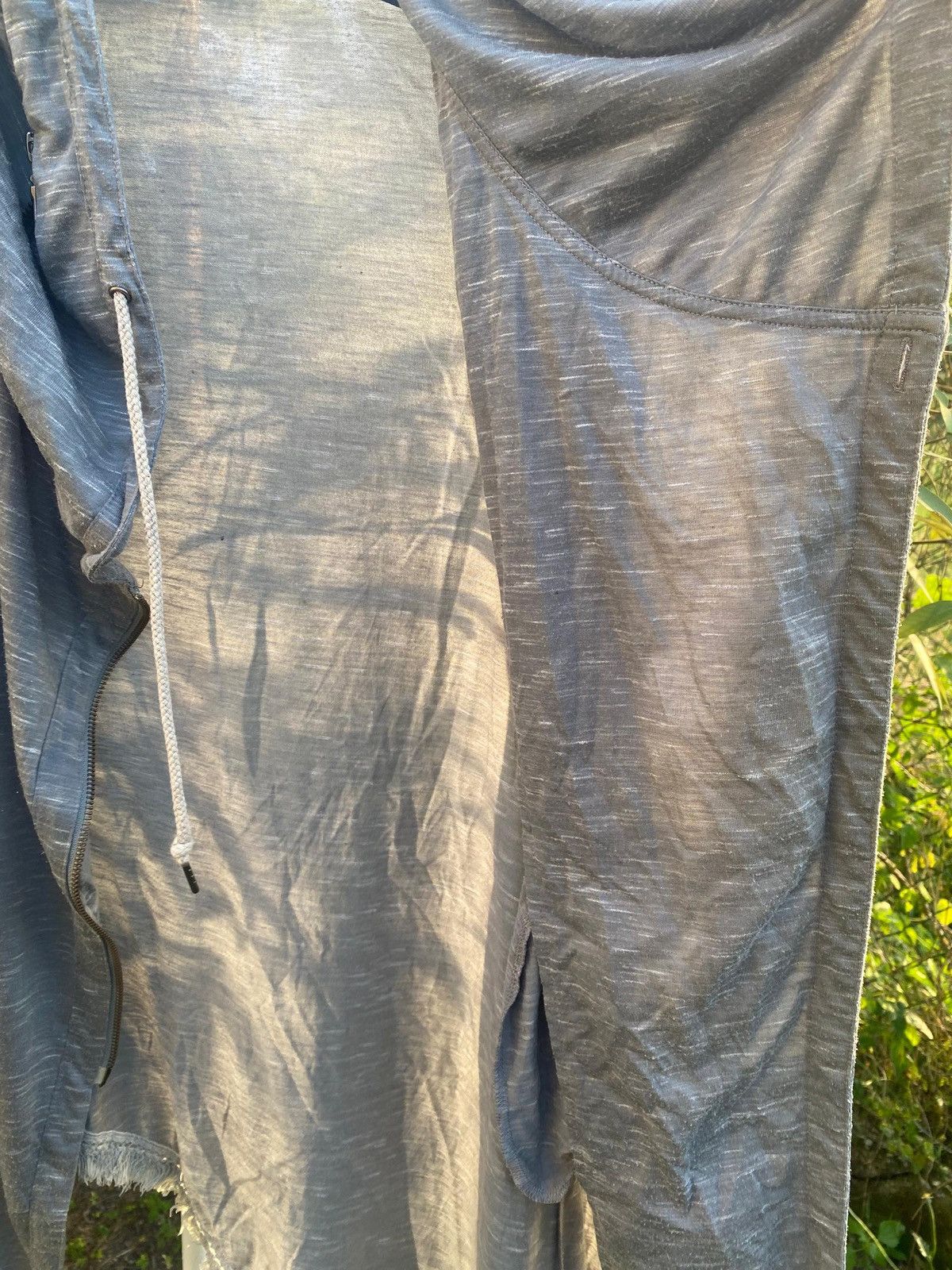 Tornado Mart Tornado Mart asymmetric zip hoodie with a distressed hem Size ONE SIZE - 7 Thumbnail