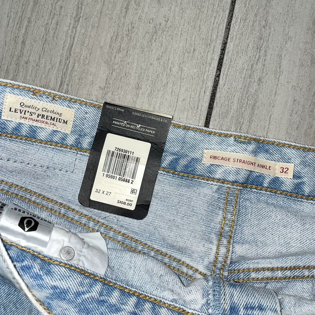 Levi's Levi’s Loose Fit LightWash Denim Size US 34 / EU 50 - 3 Thumbnail