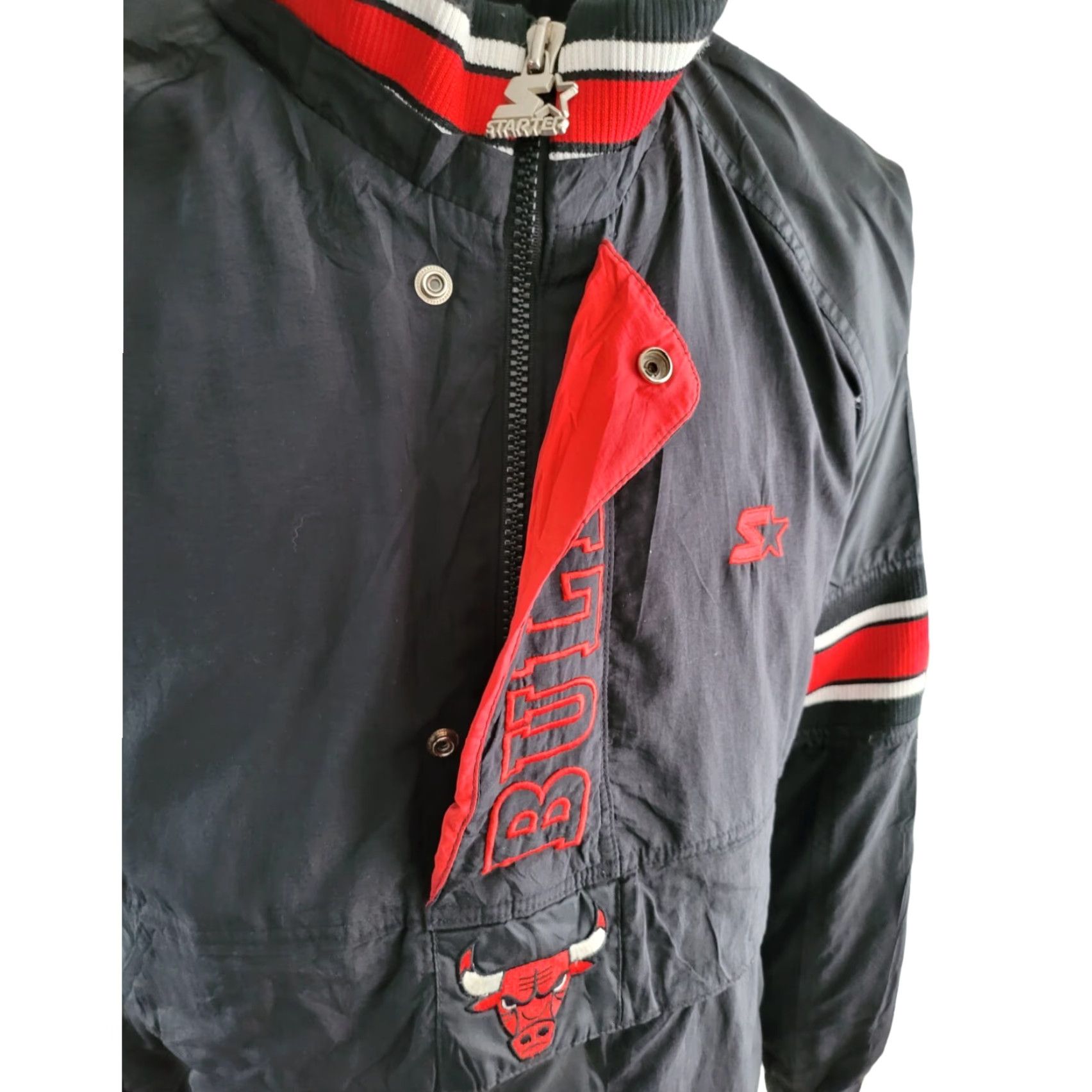 Starter VINTAGE Starter Chicago Bulls Pro Sports 90s Puffer Bomber Jacket, Black Red Size L Size US L / EU 52-54 / 3 - 3 Thumbnail