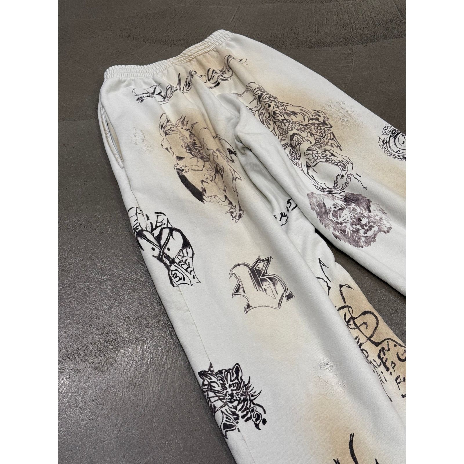 Balenciaga S/S2024 Balenciaga tattoo sweatpants Size US 28 / EU 44 - 6 Thumbnail