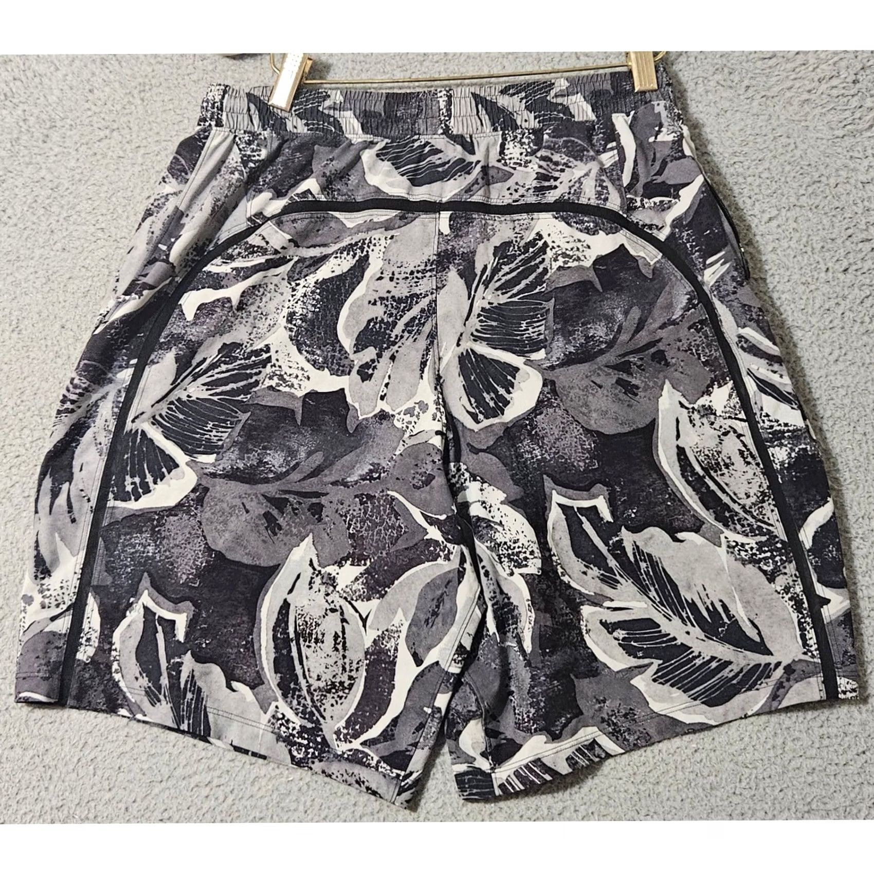Vintage Lululemon Pace Breaker Shorts 9" Lined Men Medium Tropical Shadow Sea Salt Multi Size US 31 - 2 Thumbnail