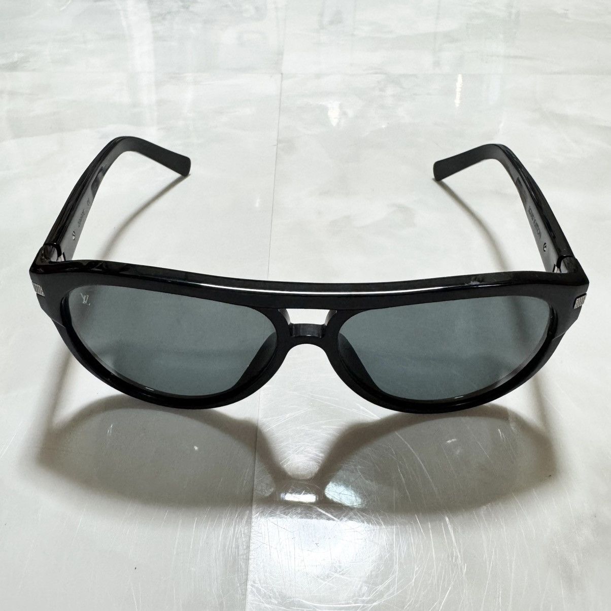 Louis Vuitton Louis Vuitton Z0497E Damier Temple Pilot Sunglasses Size ONE SIZE - 6 Thumbnail