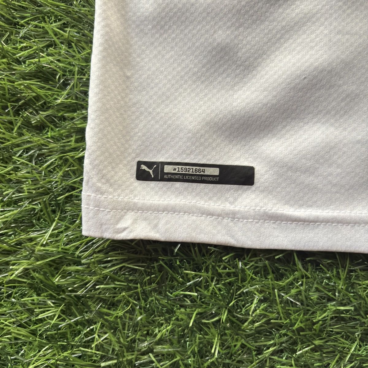 Puma Valencia Home 2019-20 Lee Kang In #16 Soccer Jersey Size US L / EU 52-54 / 3 - 9 Thumbnail