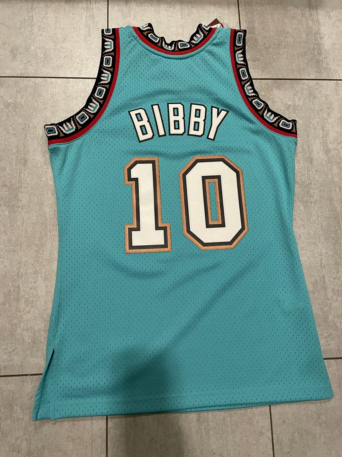 Mitchell & Ness Mitchell & Ness Vancouver Grizzlies Mike Bibby jersey Size US M / EU 48-50 / 2 - 7 Thumbnail
