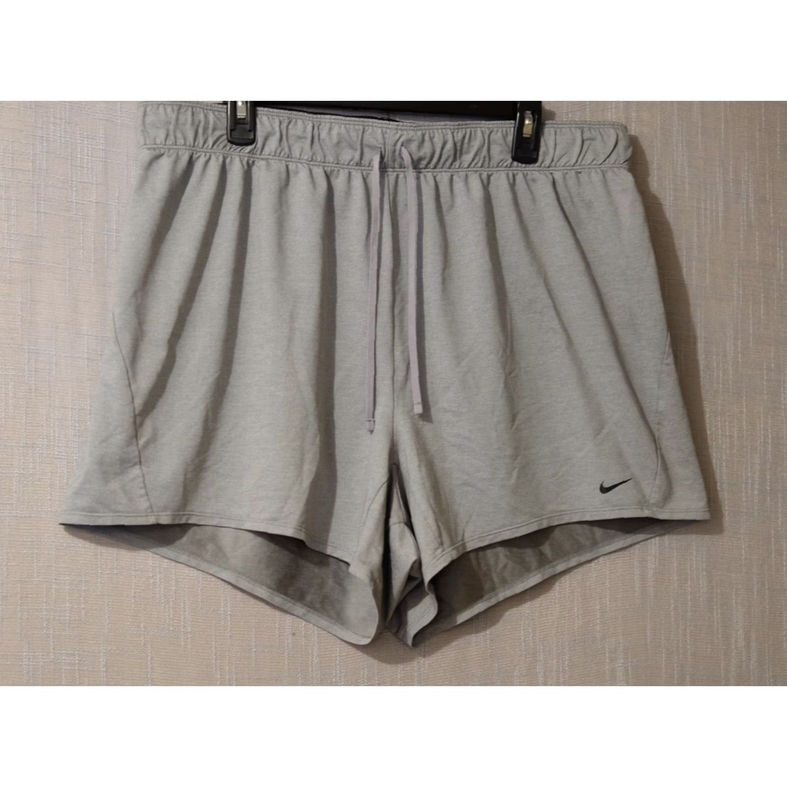 Nike Nike Dri-Fit Stretch Athletic Running Shorts Grey Women's 1X Athletic Shorts Nike Women's 1X Grey Dri-Fit Stretch Running Shorts Size 40" / US 18 - 2 Thumbnail