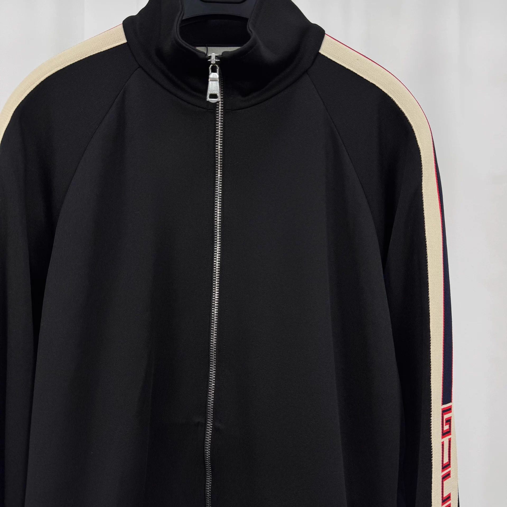 Gucci Gucci webbing logo zip school jacket M like new Size US M / EU 48-50 / 2 - 3 Thumbnail