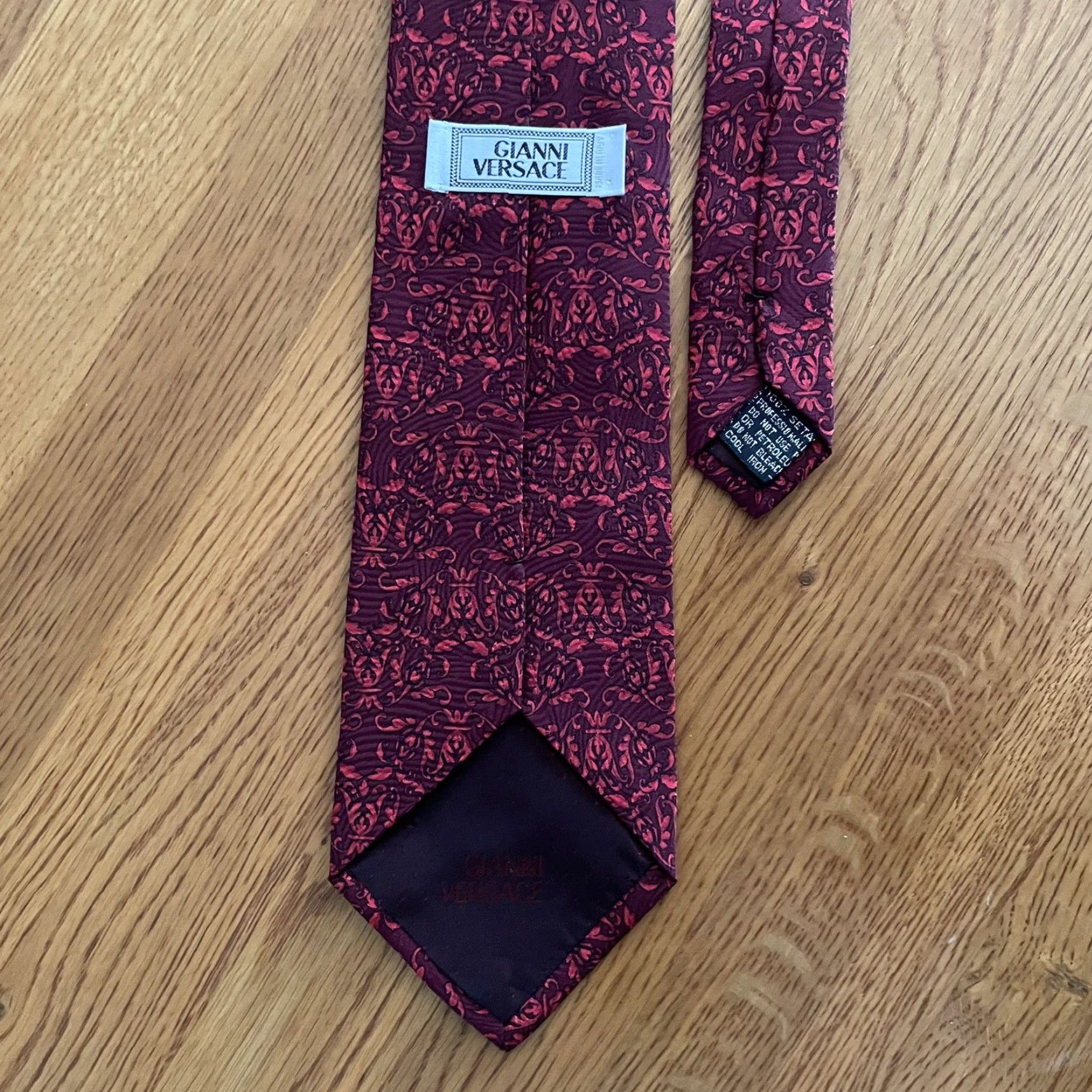 Versace VINTAGE Versace Tie Men One Size Red Silk Barocco Baroque Floral Vine Pattern 1990s Italy Size ONE SIZE - 3 Thumbnail