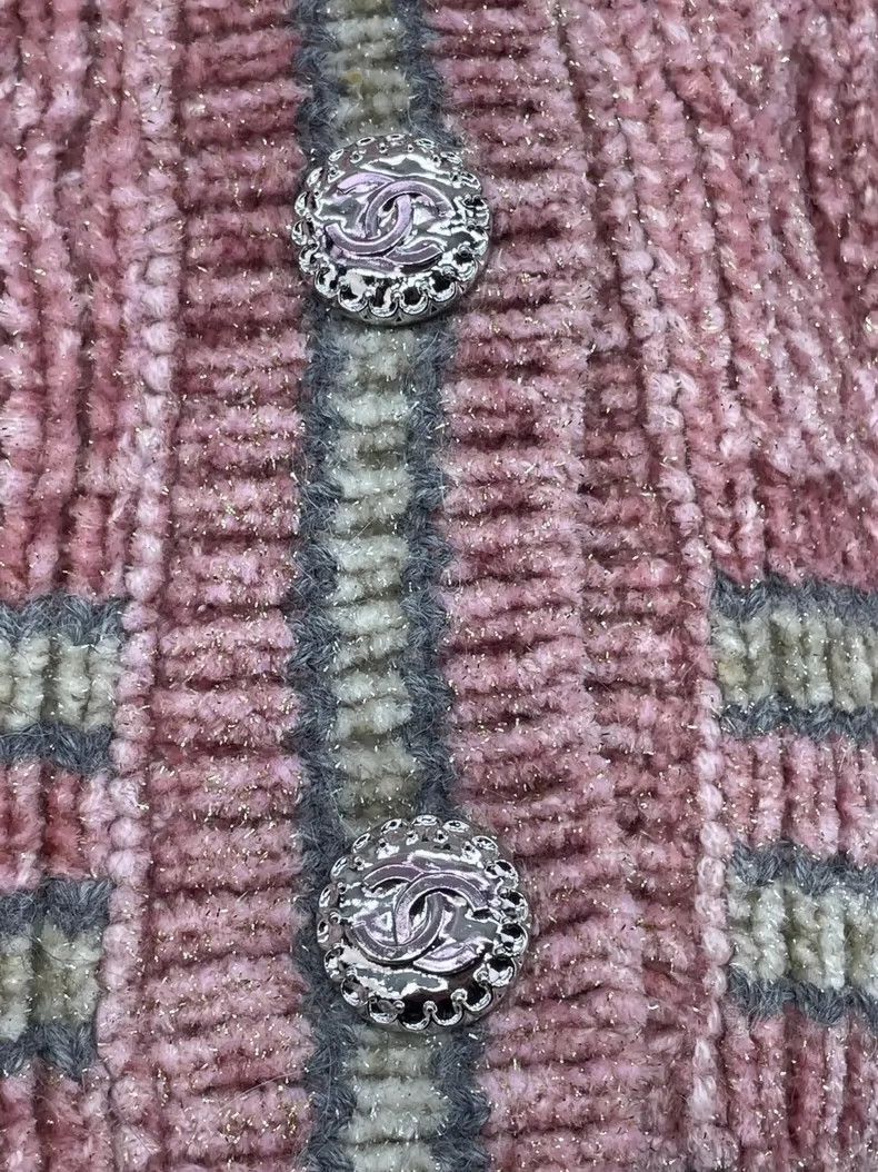 Chanel Chanel 22B Autumn and Winter Velvet No. 5 Sequin Knitted Ve Size XS / US 0-2 / IT 36-38 - 4 Thumbnail