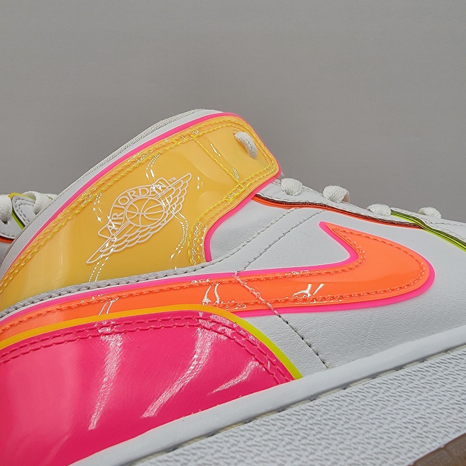 Nike Nike Air Jordan 1 Mid SE GS 'Edge Glow' Sz 6.5Y/8W CV4611100 Size US 8 / IT 38 - 10 Thumbnail