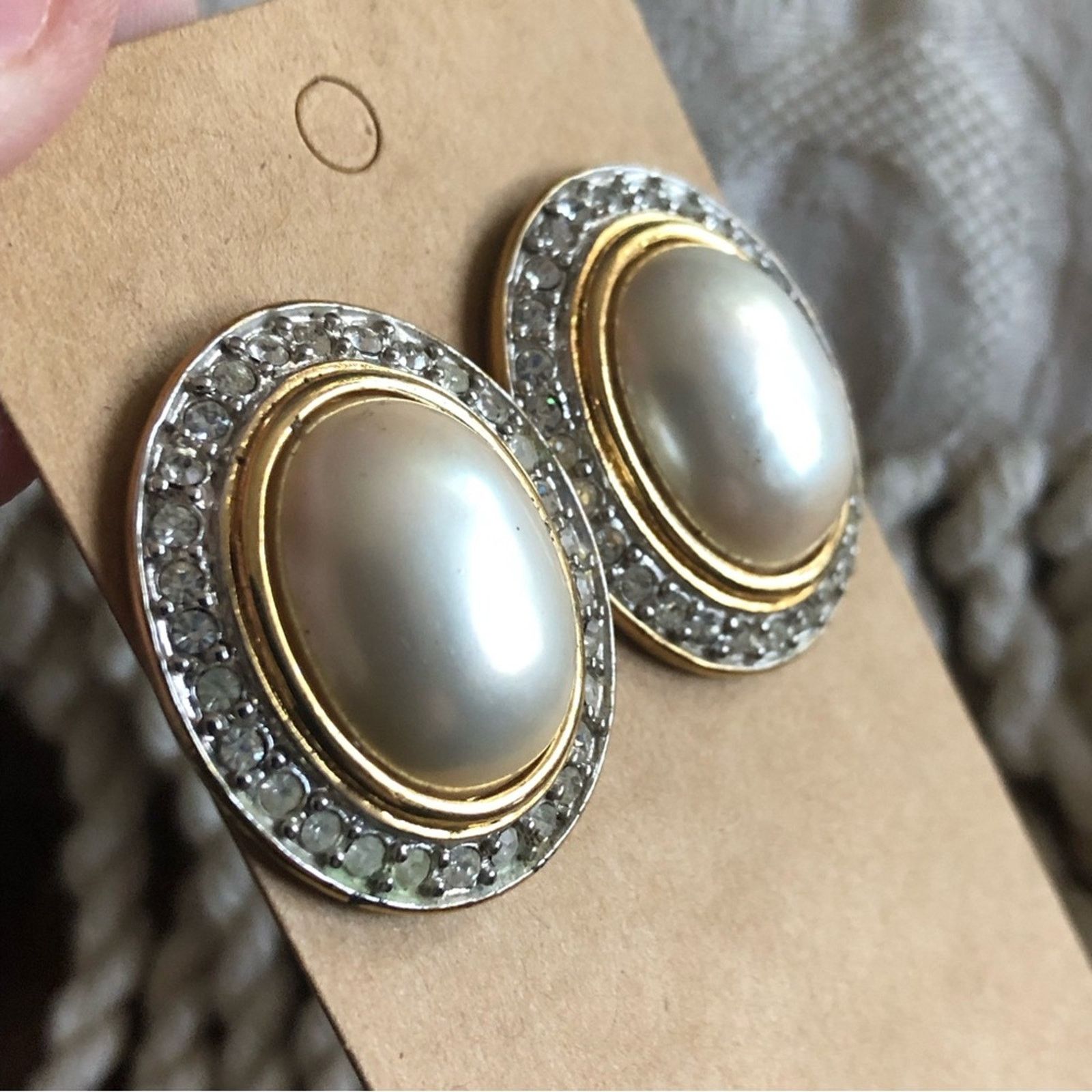 Vintage Vintage oval cream pearl halo pierced earrings Size ONE SIZE - 8 Thumbnail